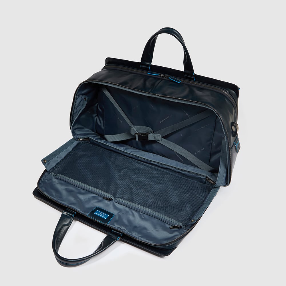 Personalized computer travel bag with shoulder strap, shockproof and AirPods® pocket. PIQUADRO Blue