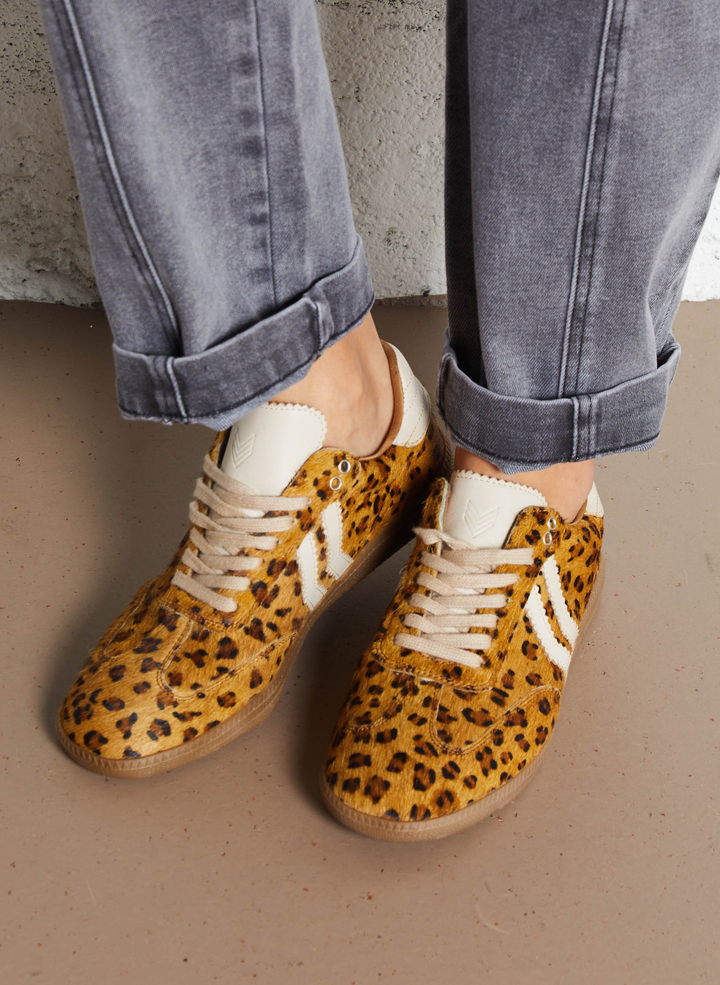 Low-top pony leather sneakers IKKS Brown