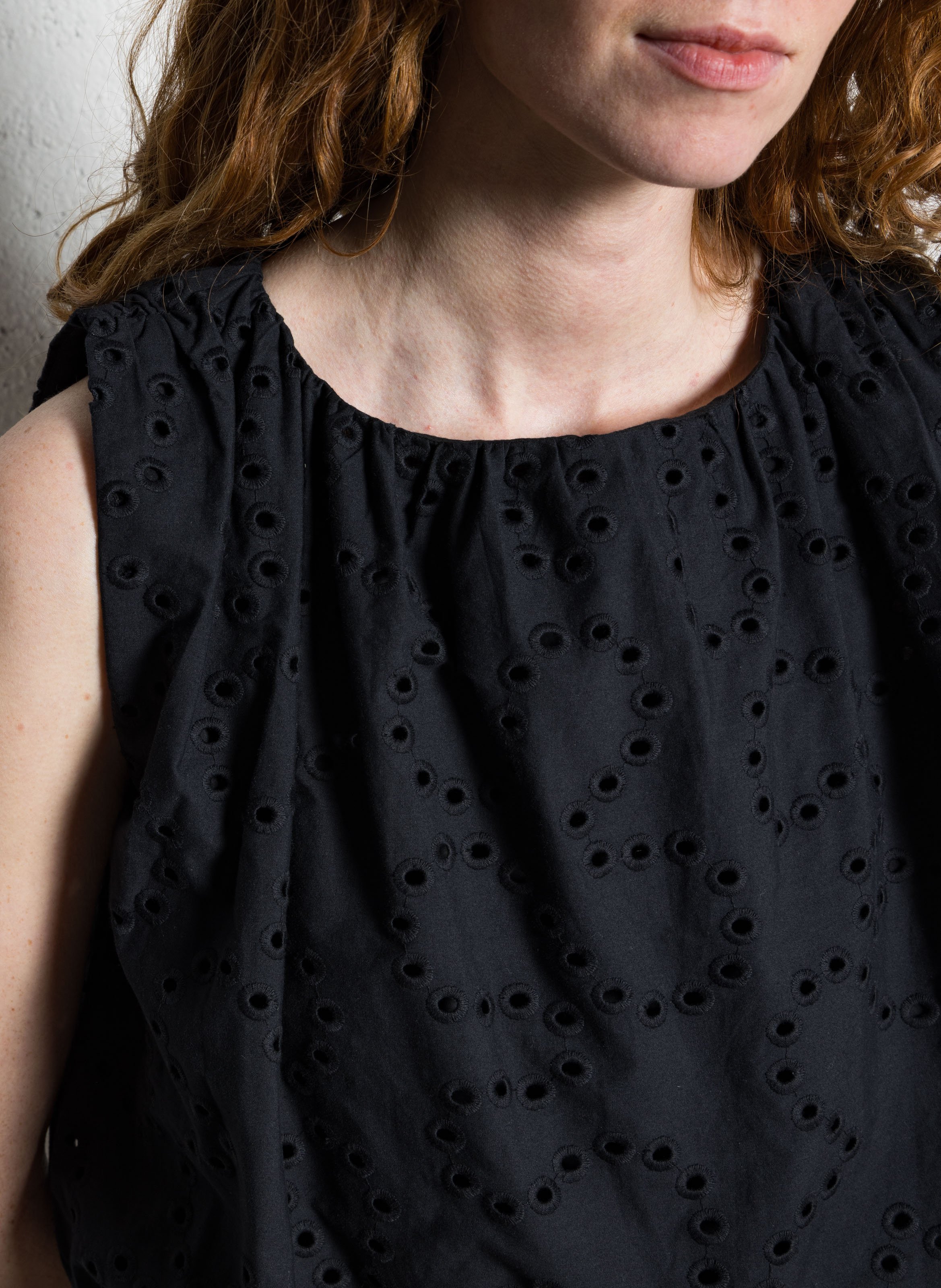 Top sans manches brodé uni SUNCOO Noir