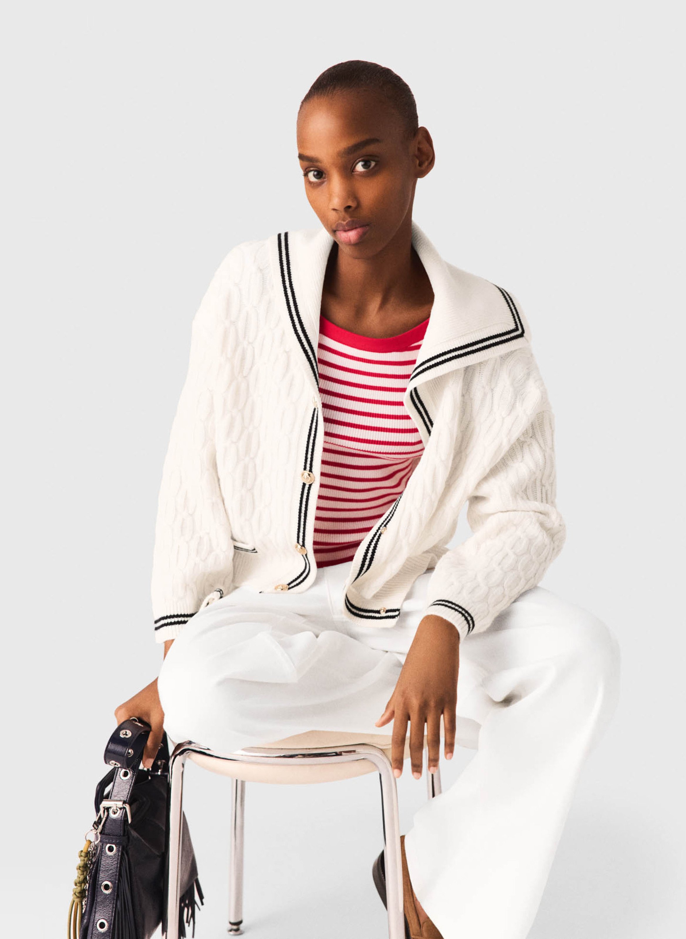 Rechte vest met omgeslagen kraag van gebreide wol MAJE