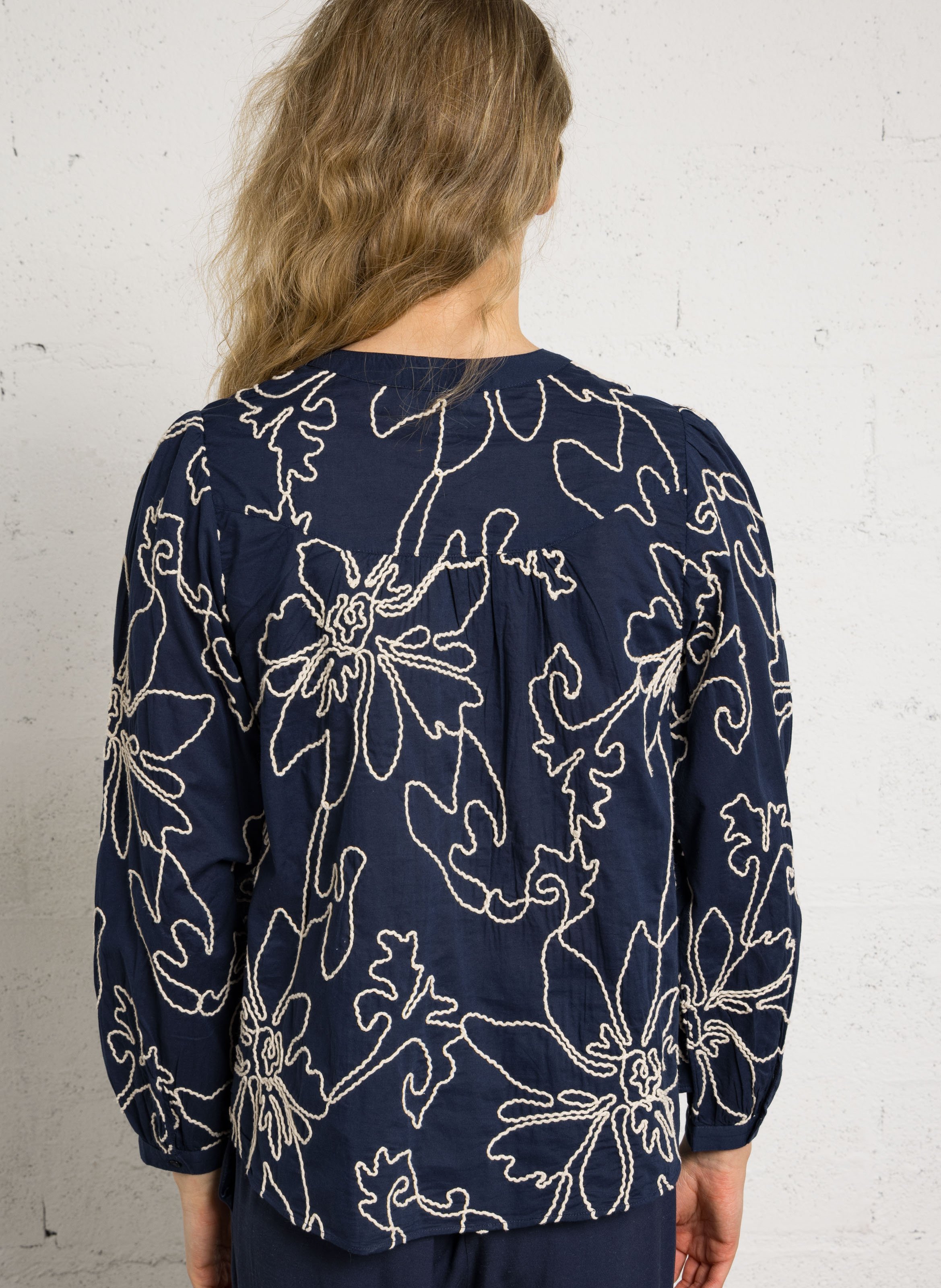 Blouse met Tunesische kraag en borduursels SUD EXPRESS Blauw