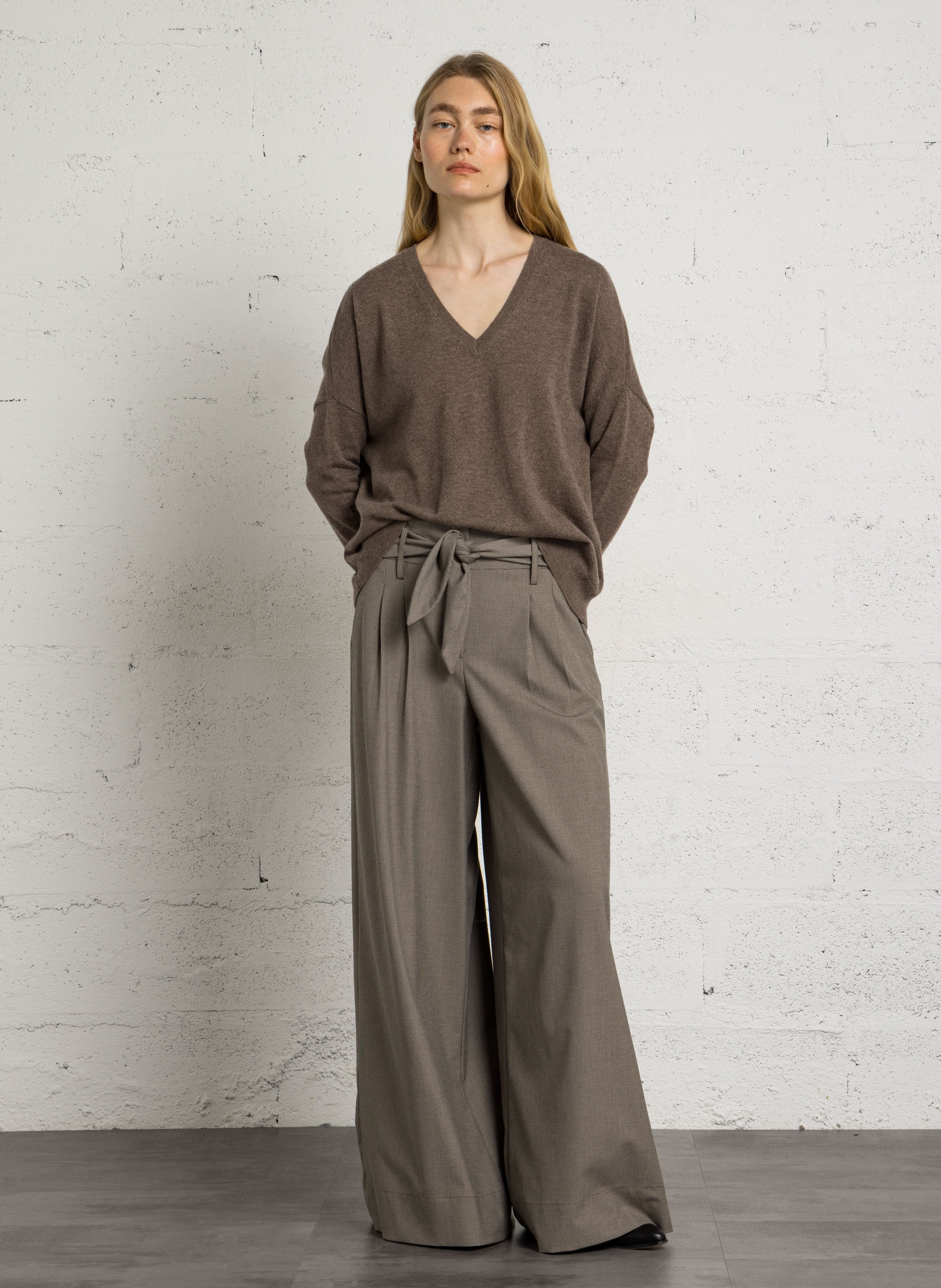 Wide-leg houndstooth pattern pants. MAISON 123 Beige