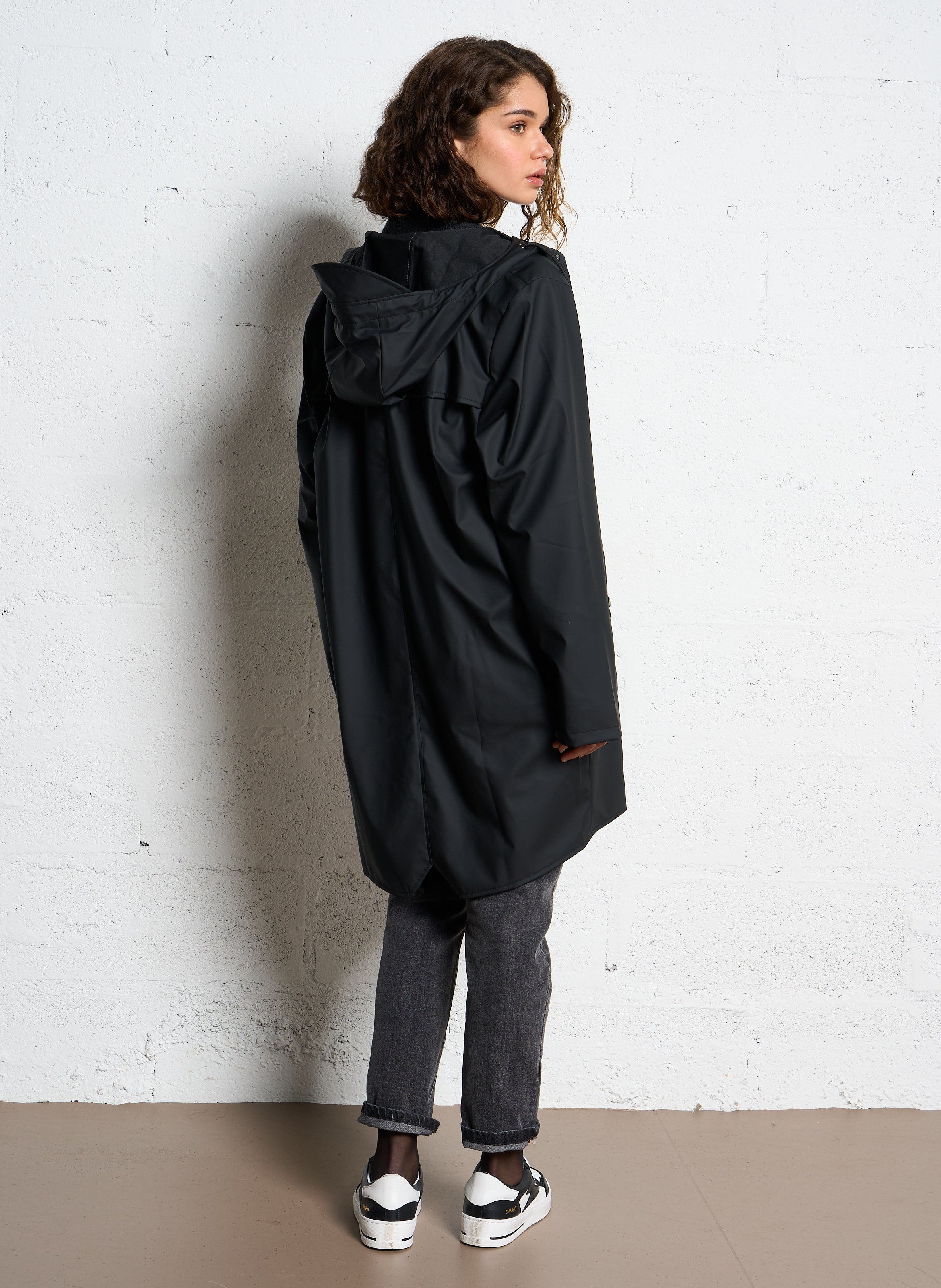 Hooded waterproof windcheater RAINS Black