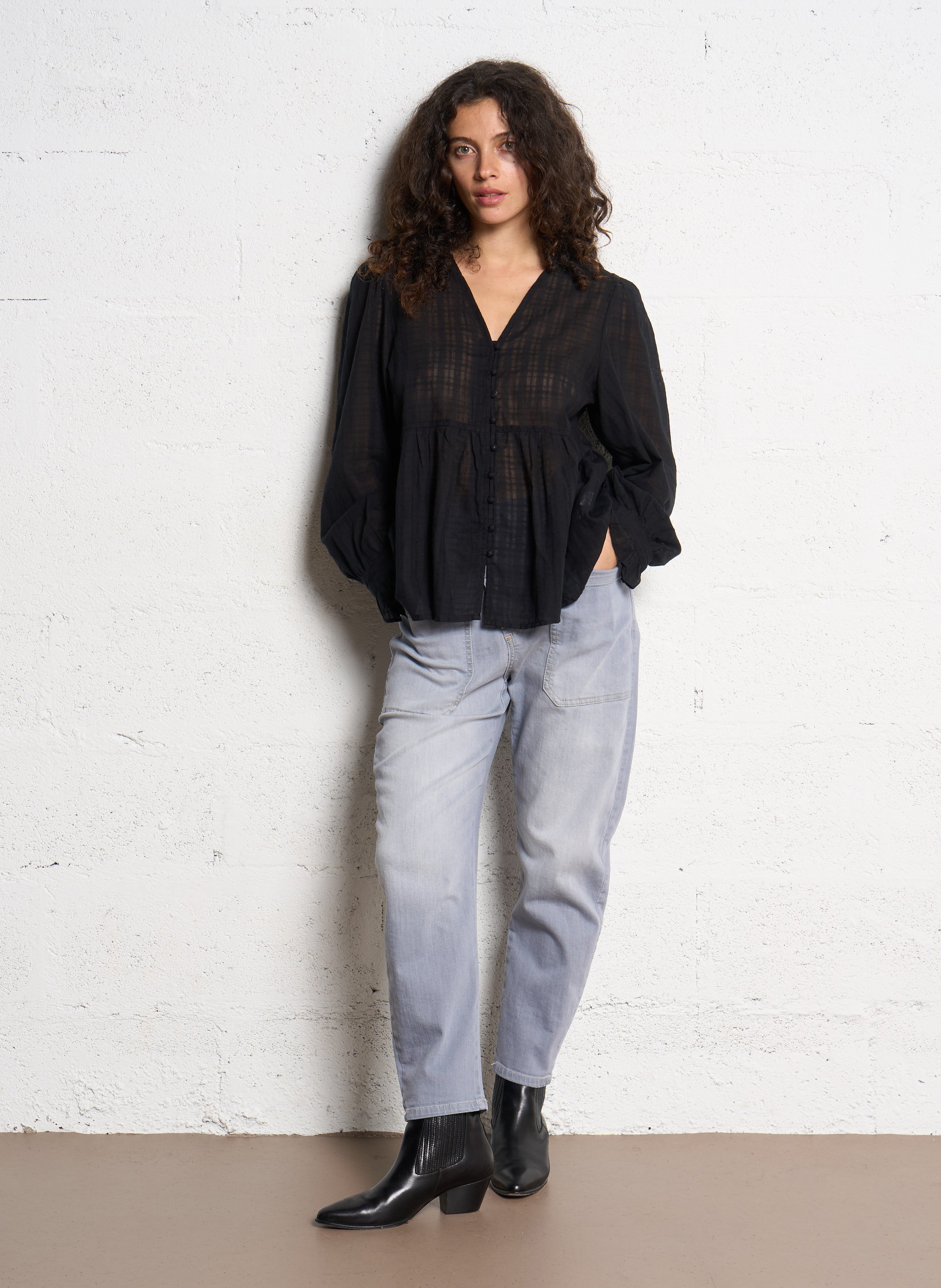 Baumwollbluse mit V-Ausschnitt THE KORNER Schwarz