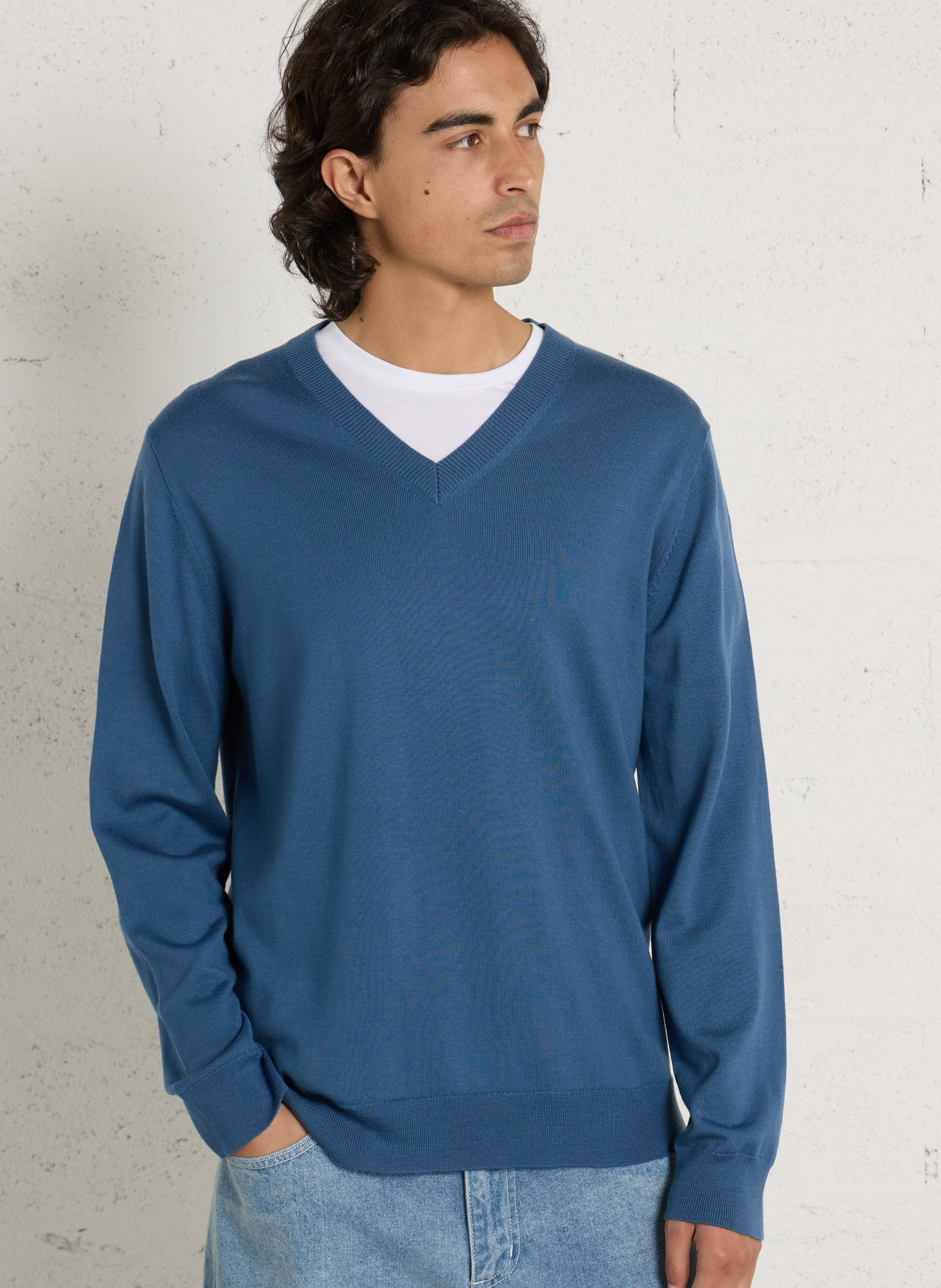 Pull droit col V en laine mérinos AU PRINTEMPS PARIS Bleu