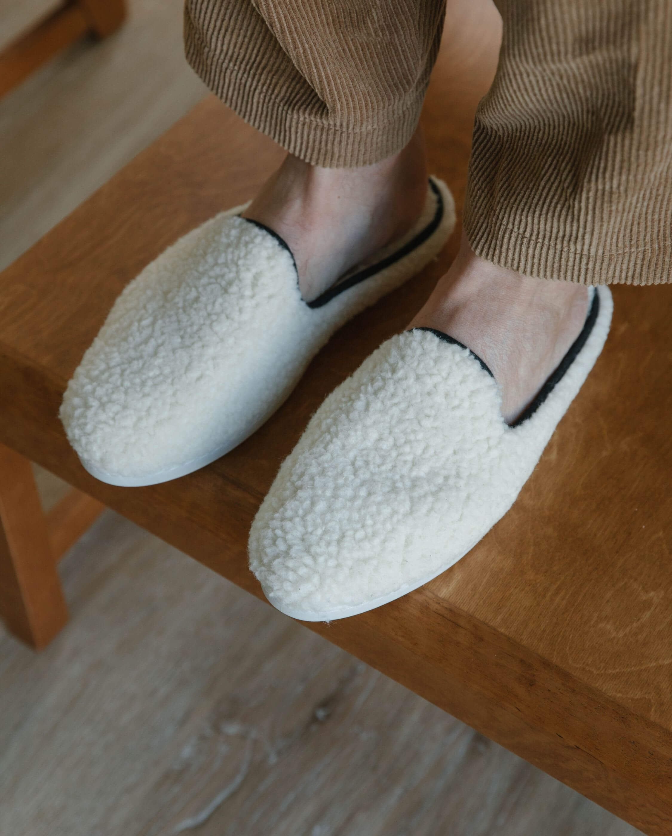 Men's wool bouclé mule, white black ANGARDE White
