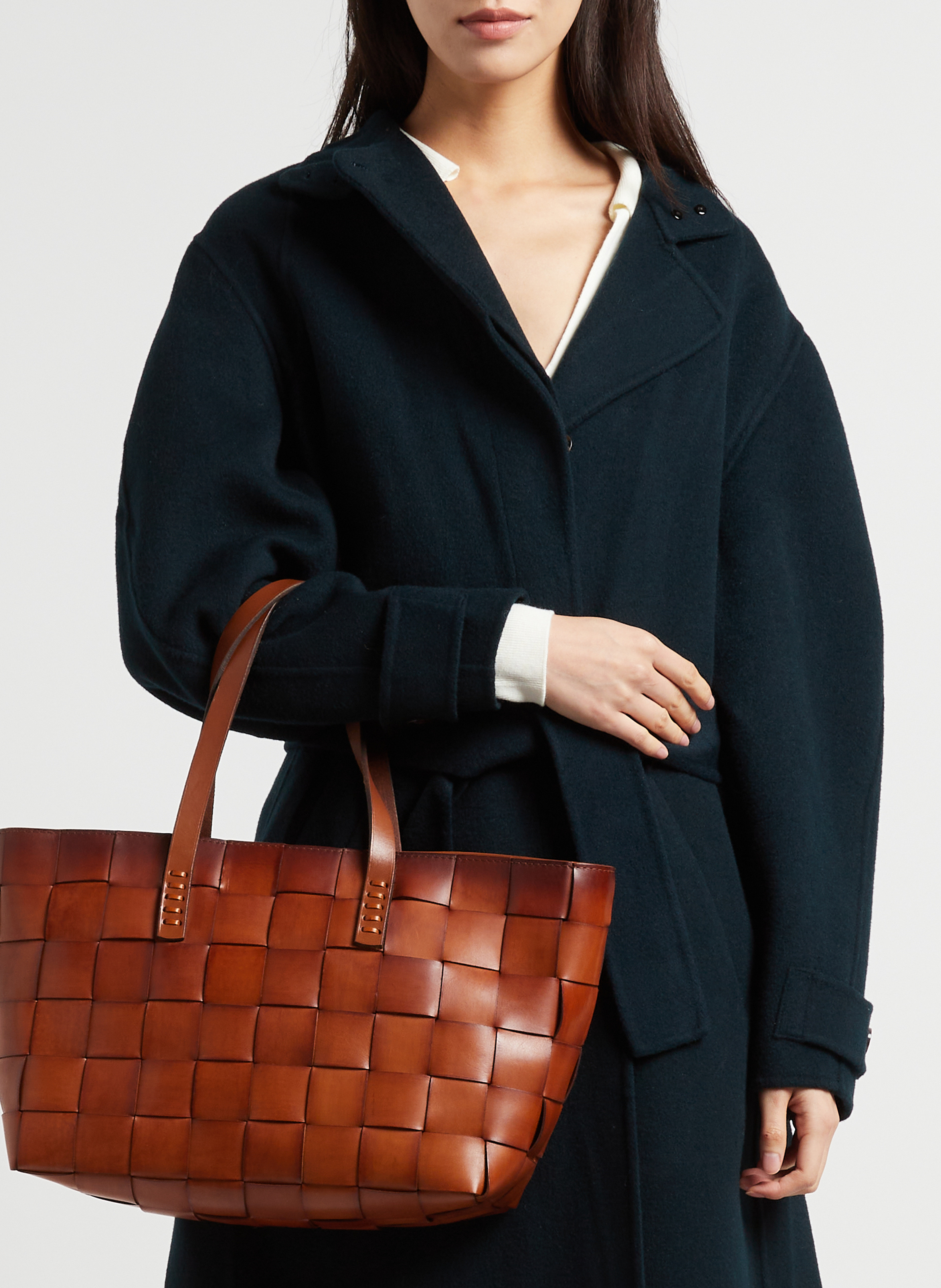 Gewebter Korb aus Leder DRAGON DIFFUSION Braun