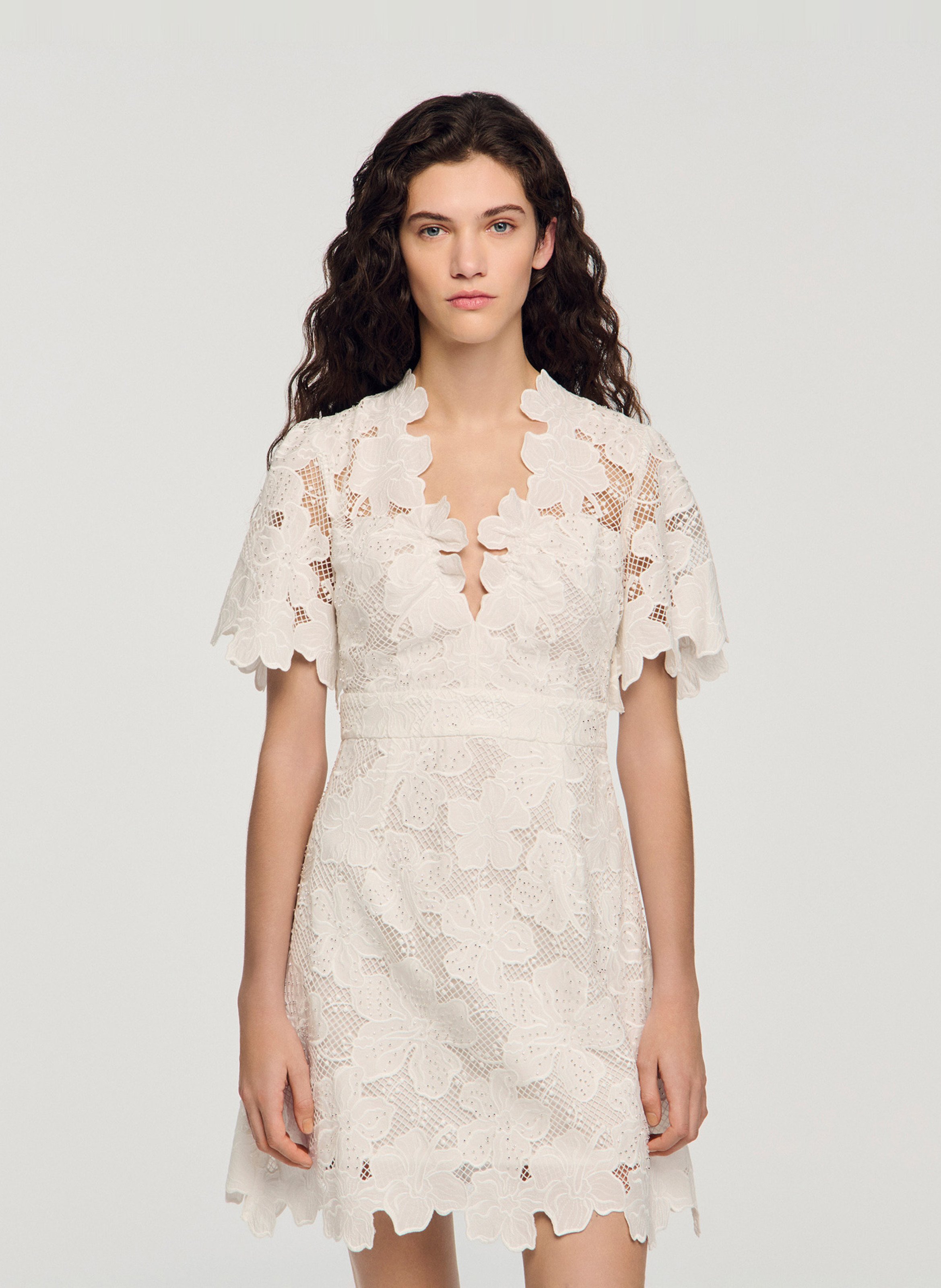 Robe courte col V en dentelle SANDRO Wit