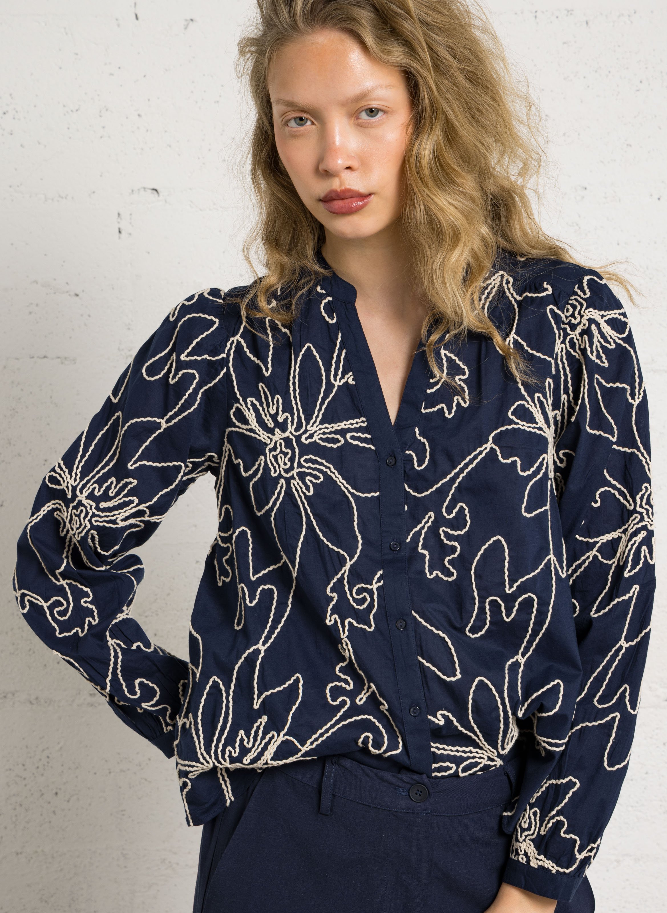 Blouse met Tunesische kraag en borduursels SUD EXPRESS Blauw