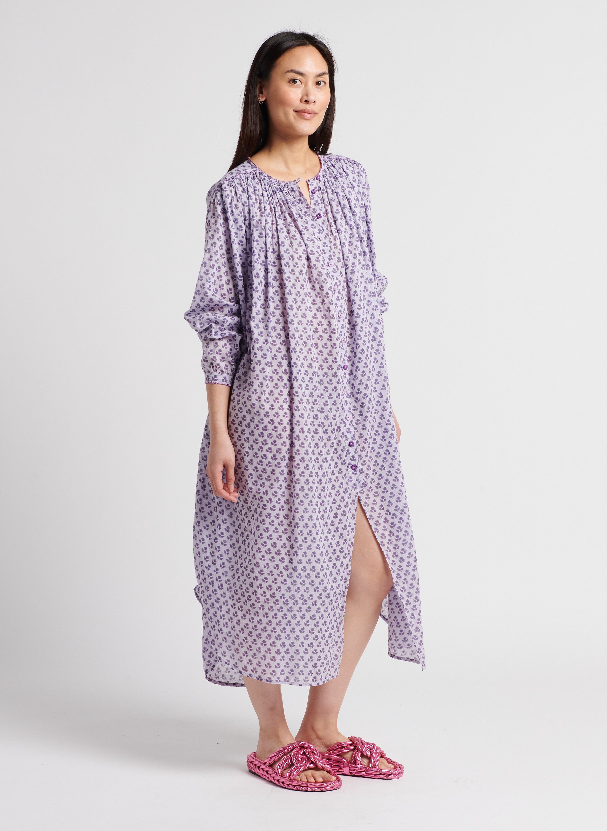 Platte sandalen van gevlochten metallic leer LAURENCE BRAS Roze