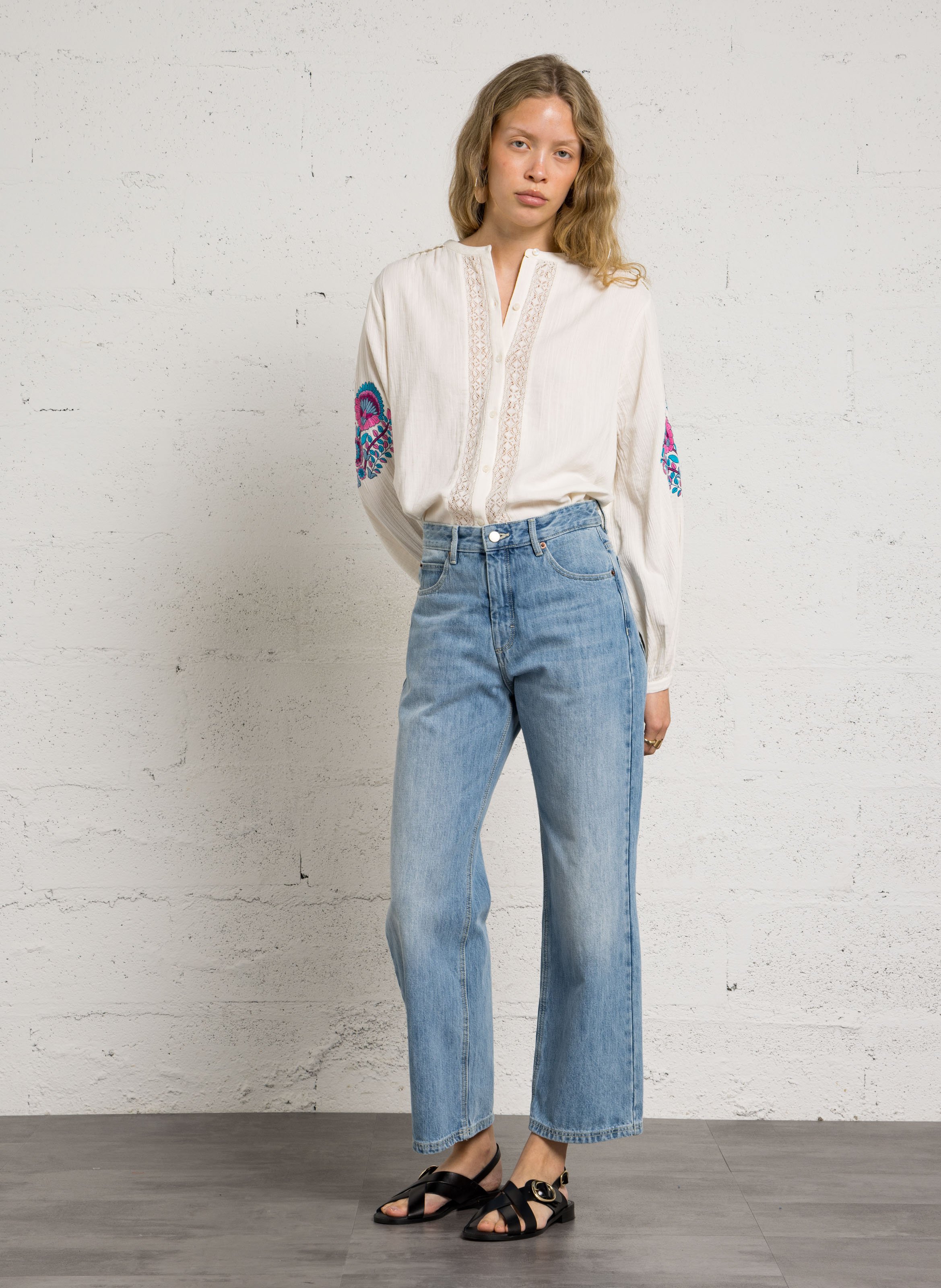 Blouse met ronde hals, kant en borduursels LOUISE MISHA Wit