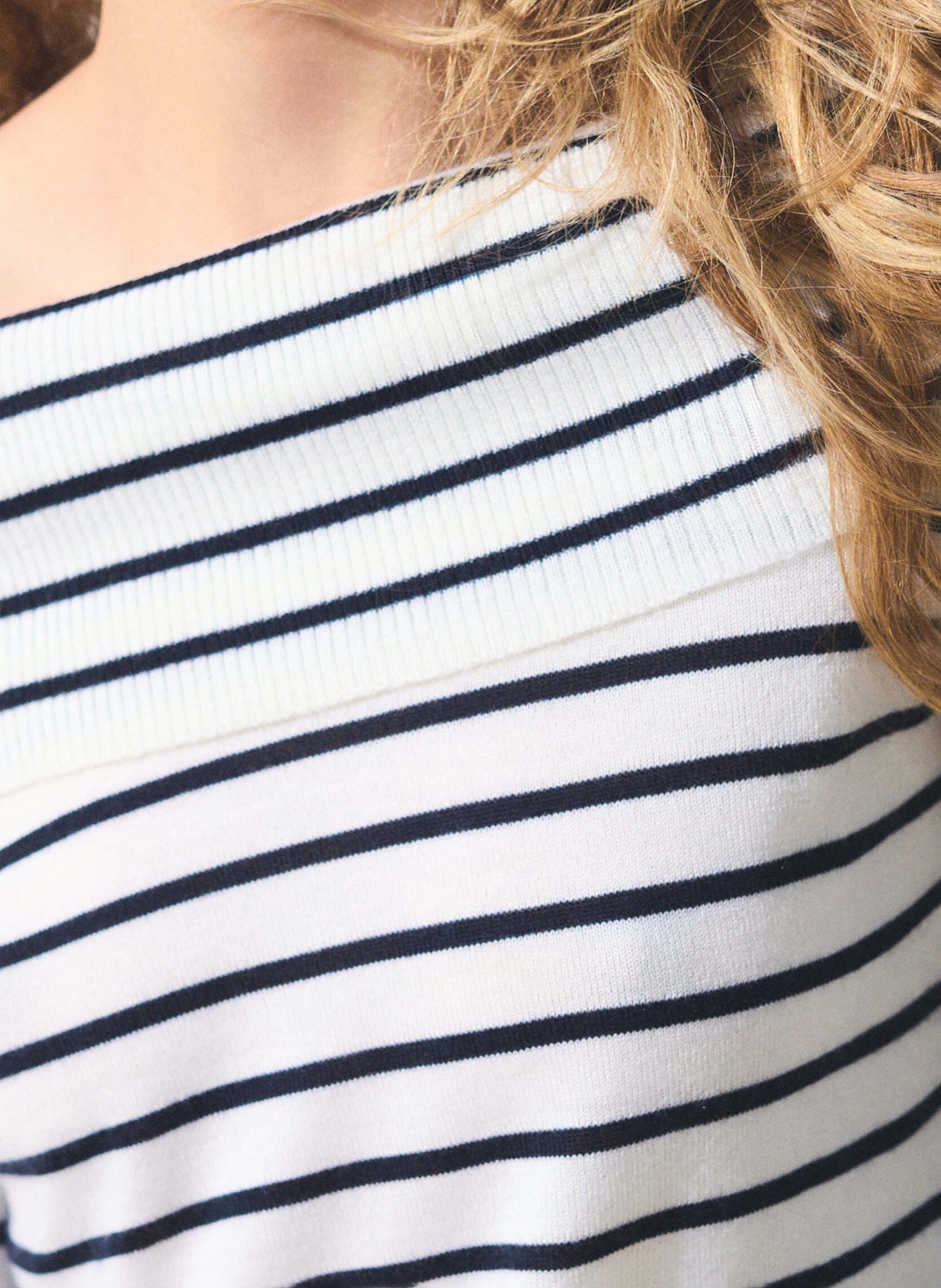 Pull ajusté en laine mélangée CAROLL Beige