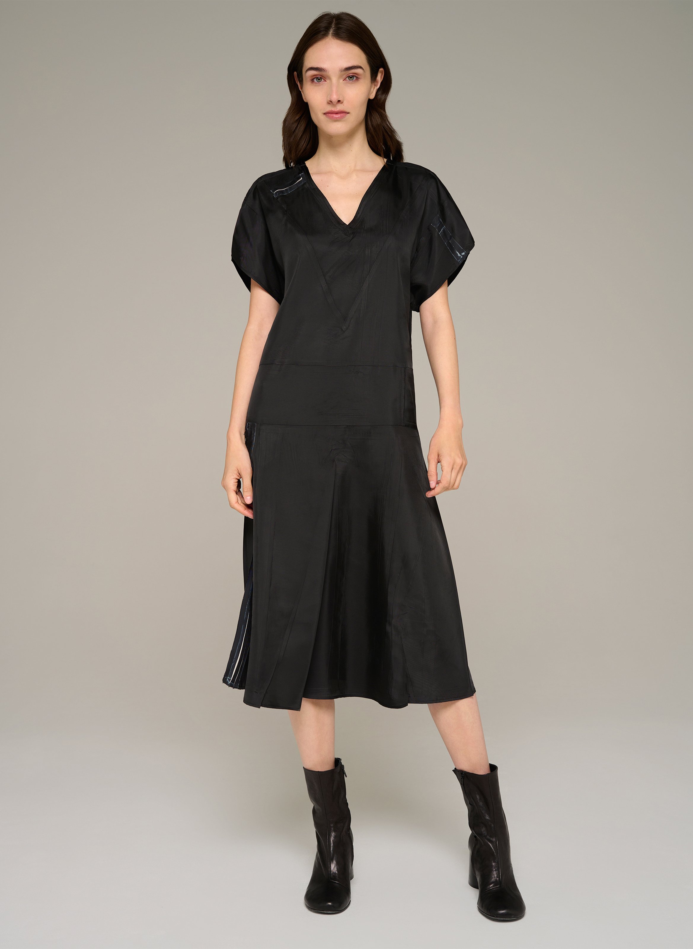 Midi V-Neck Loose Fit Dress COTELAC Black