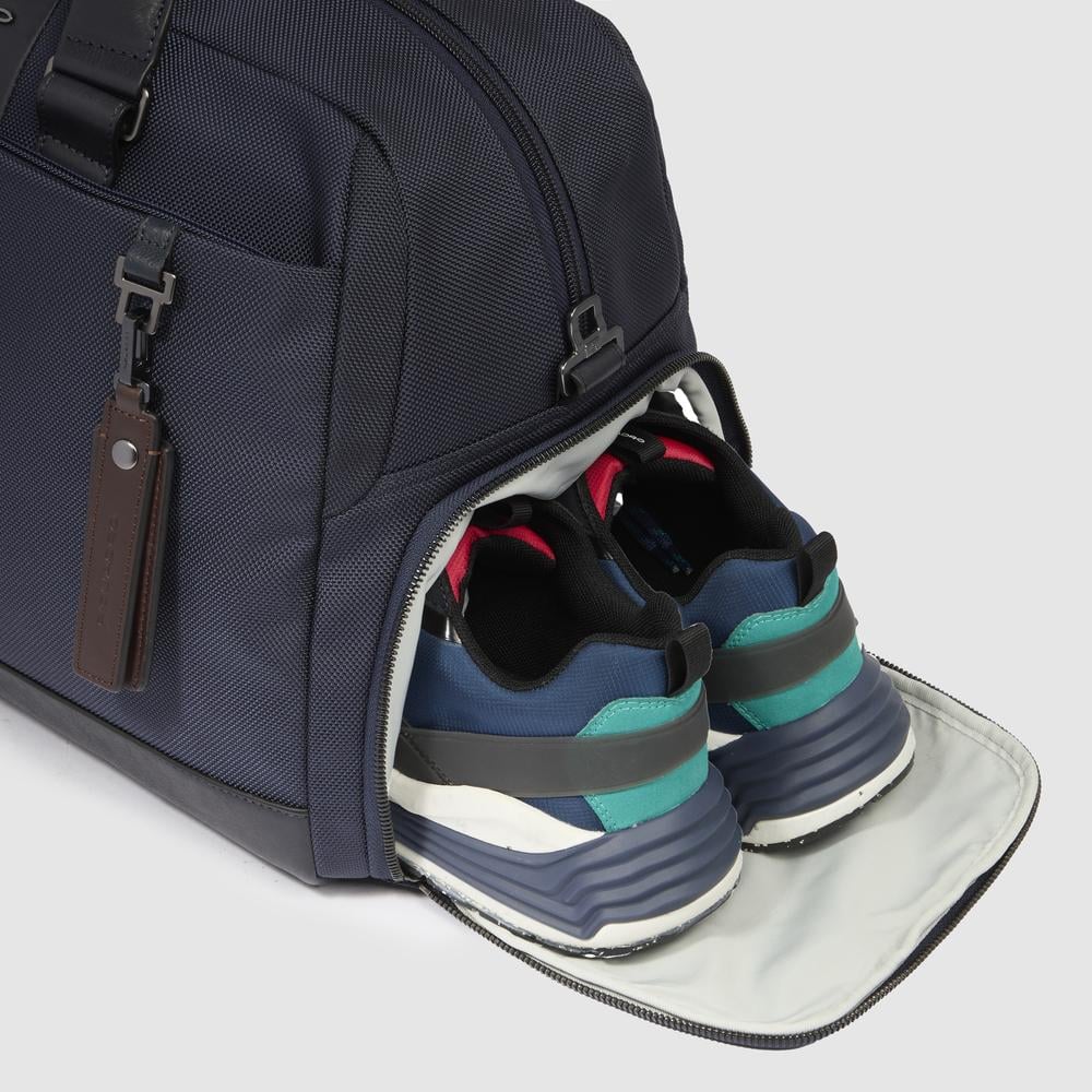 Travel bag made of recycled fabric with shoe compartment and trolley strap PIQUADRO Blue