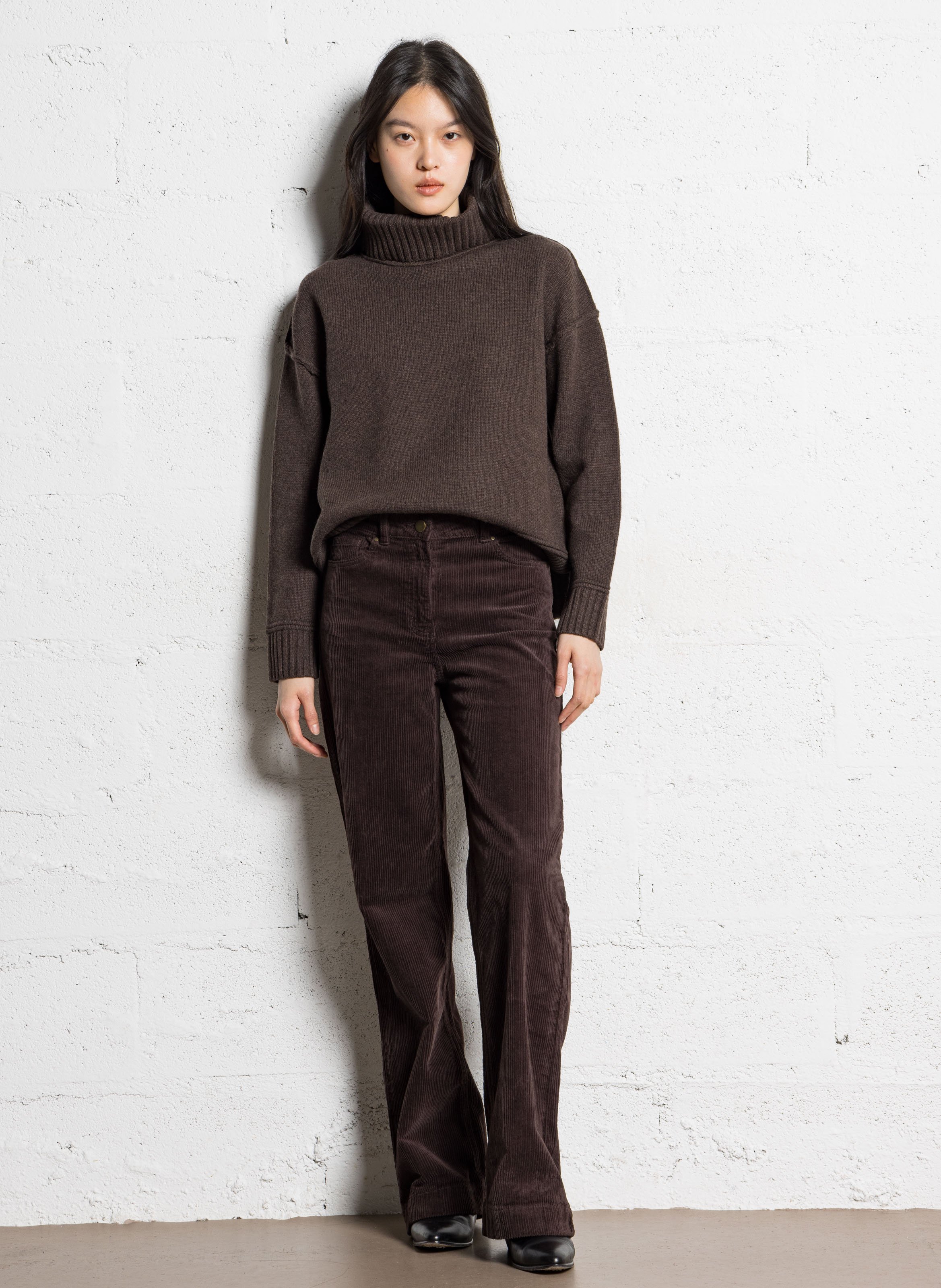 Pantalon droit en velours côtelé Marron