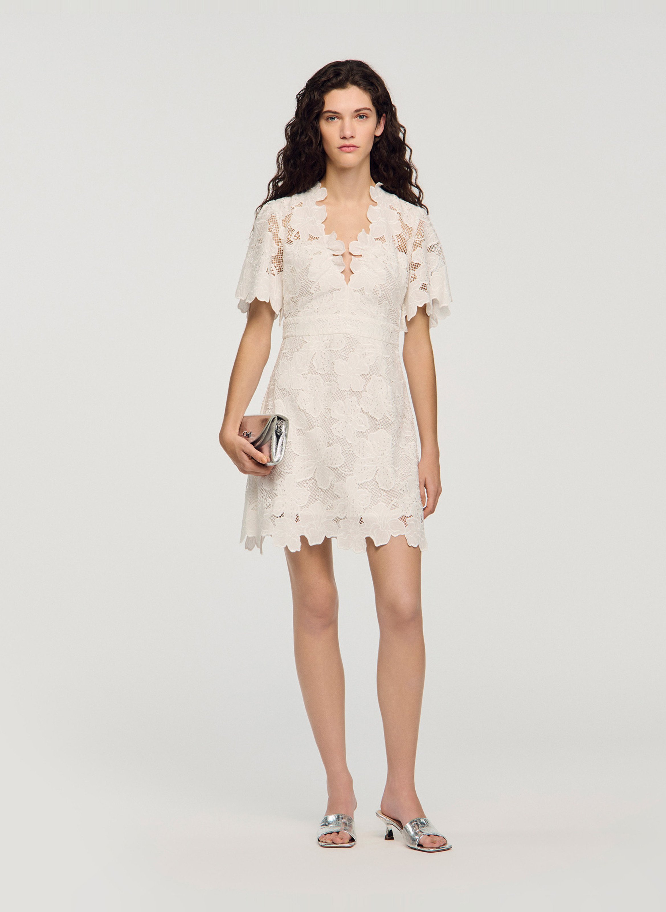 Robe courte col V en dentelle SANDRO Wit