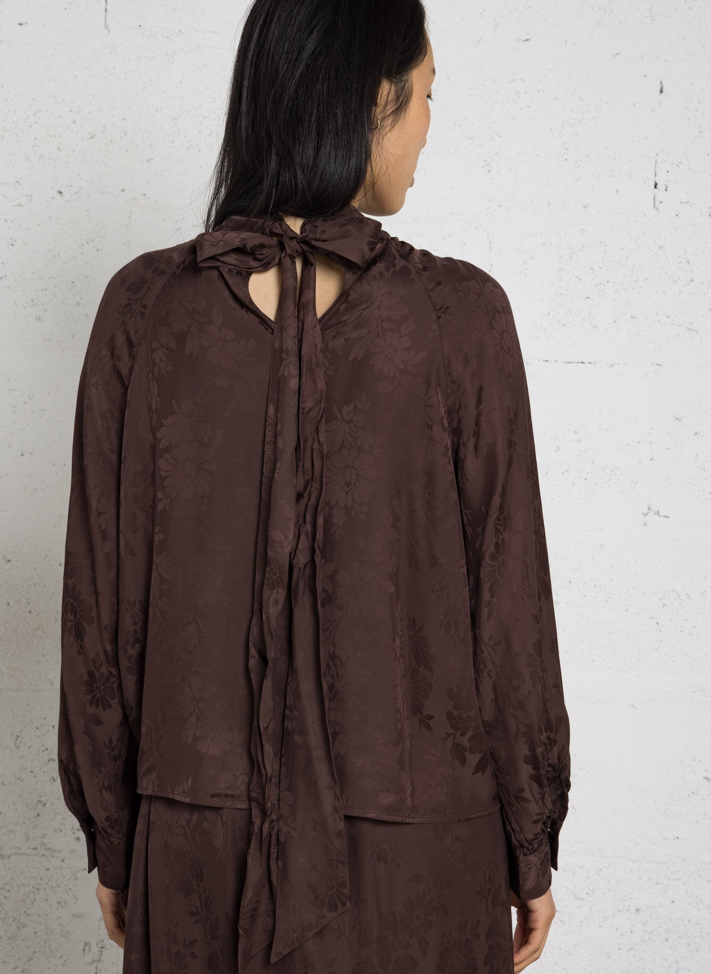 Bluse mit geschlossenem Kragen aus Satinjacquard PETITE MENDIGOTE Braun