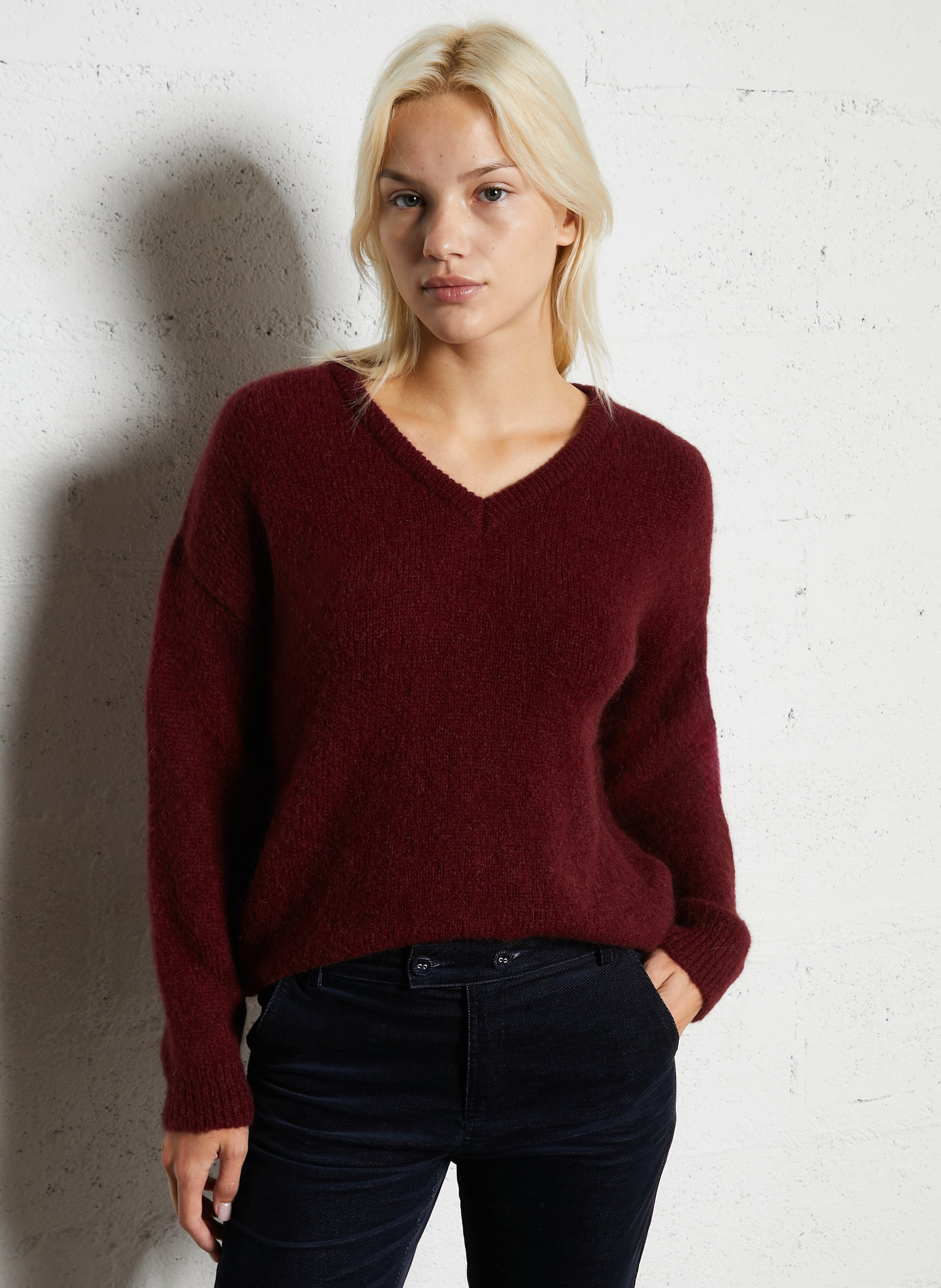 Loose-fit V-neck sweater I CODE