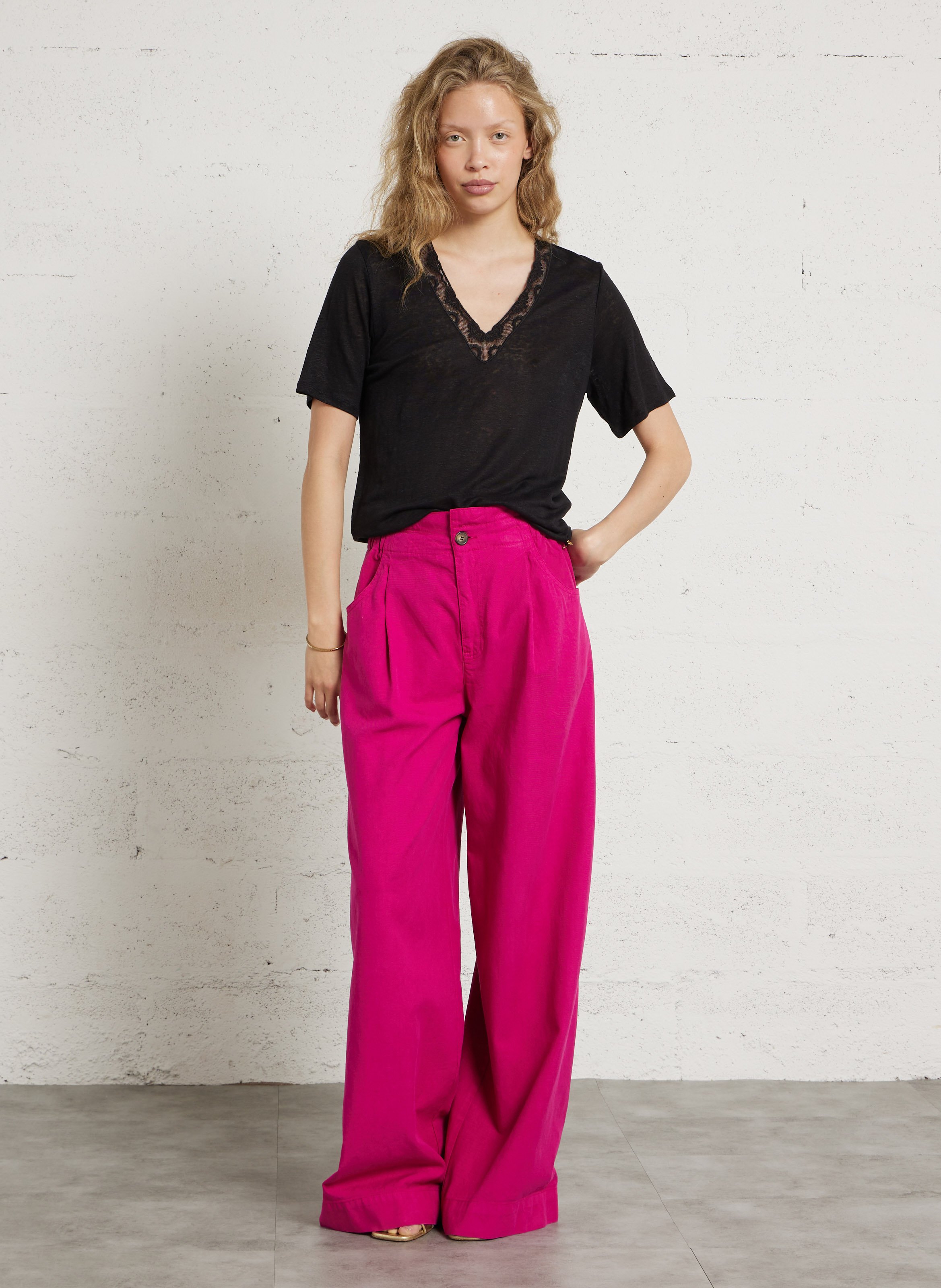 T-Shirt mit V-Ausschnitt und Spitze aus Leinen DES PETITS HAUTS Schwarz