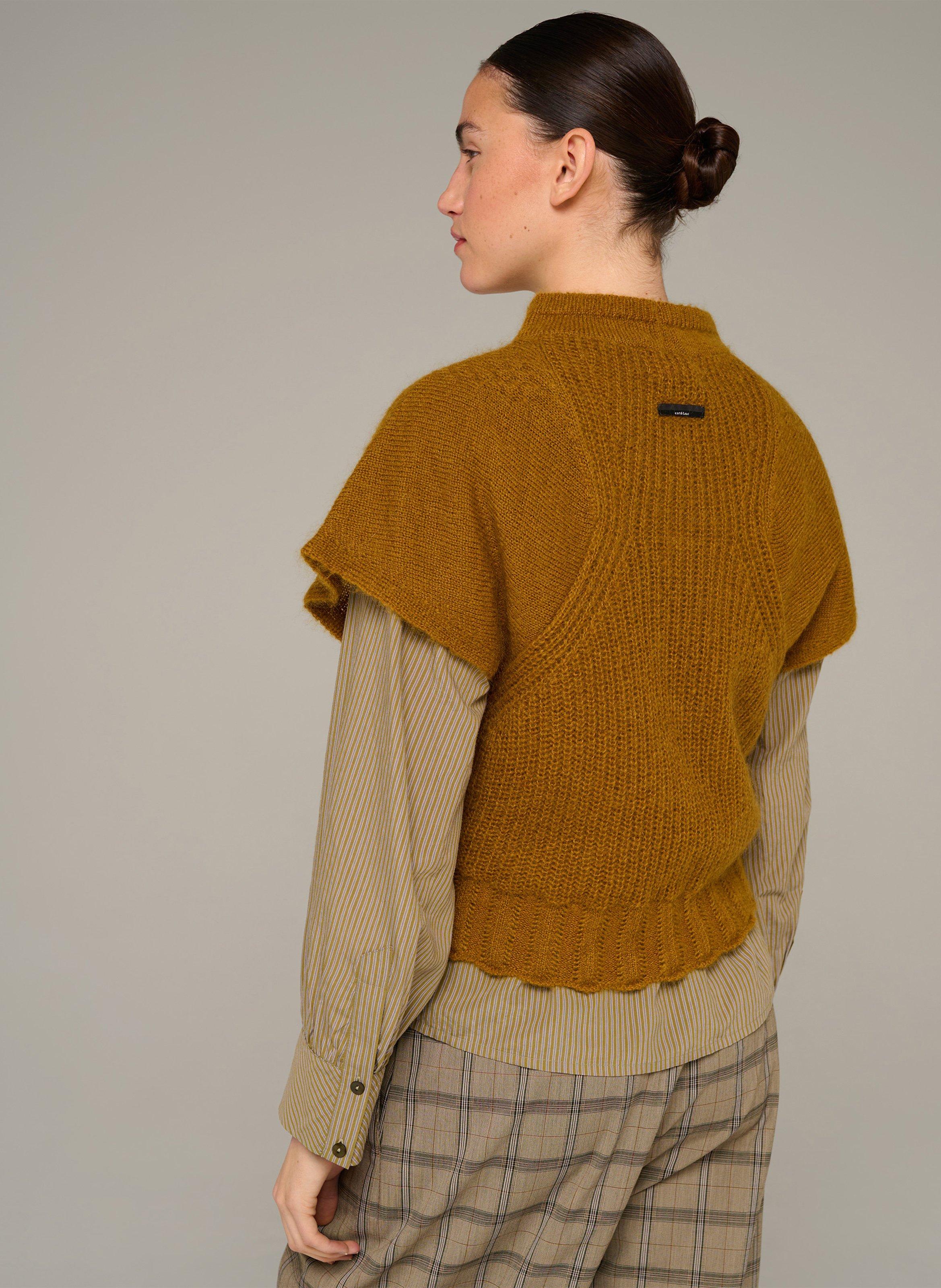Taillierter Kurzarm-Pullover aus Wollmischung COTELAC Braun