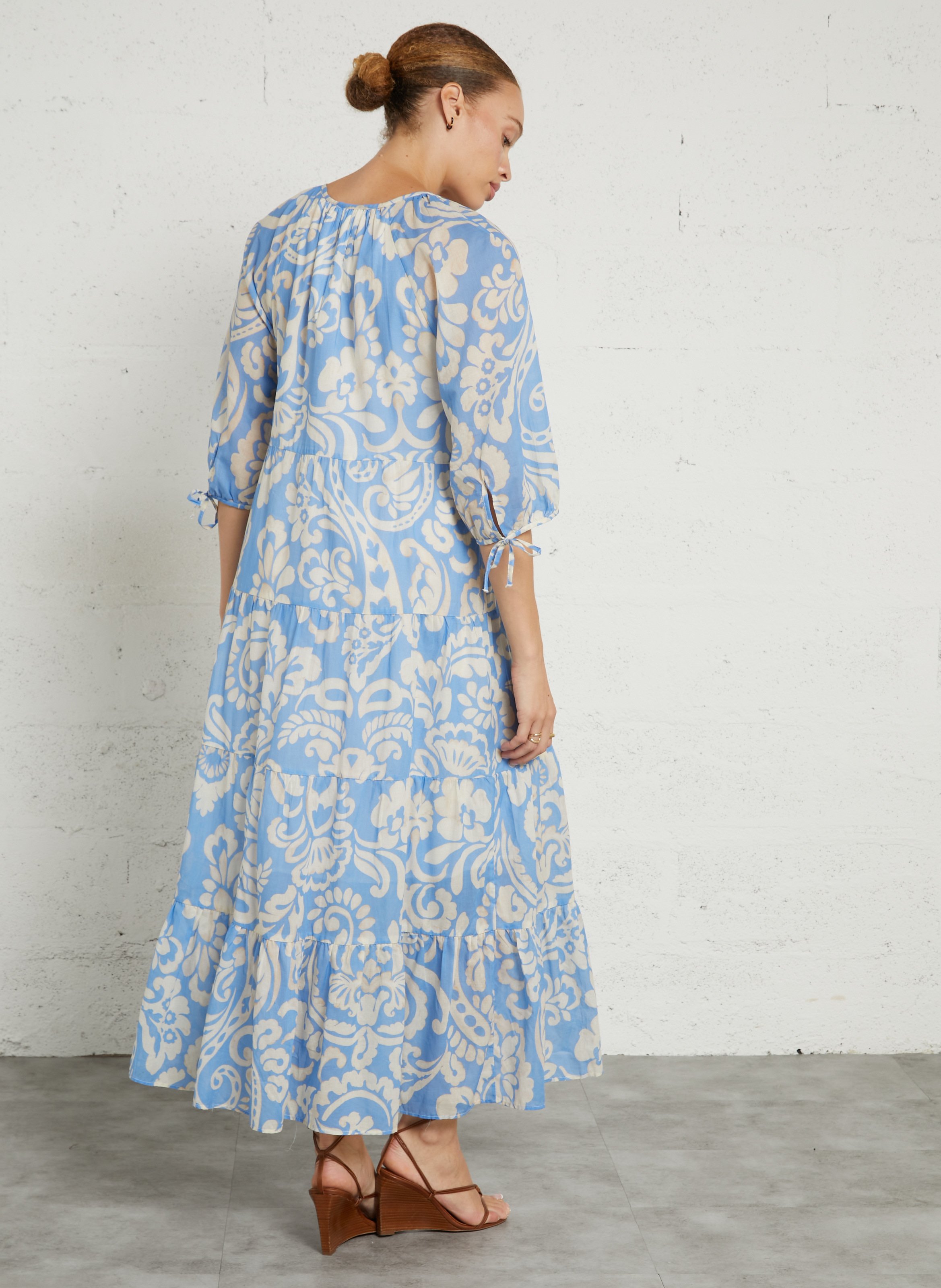 Lange, katoenen jurk met V-hals SUD EXPRESS Blauw