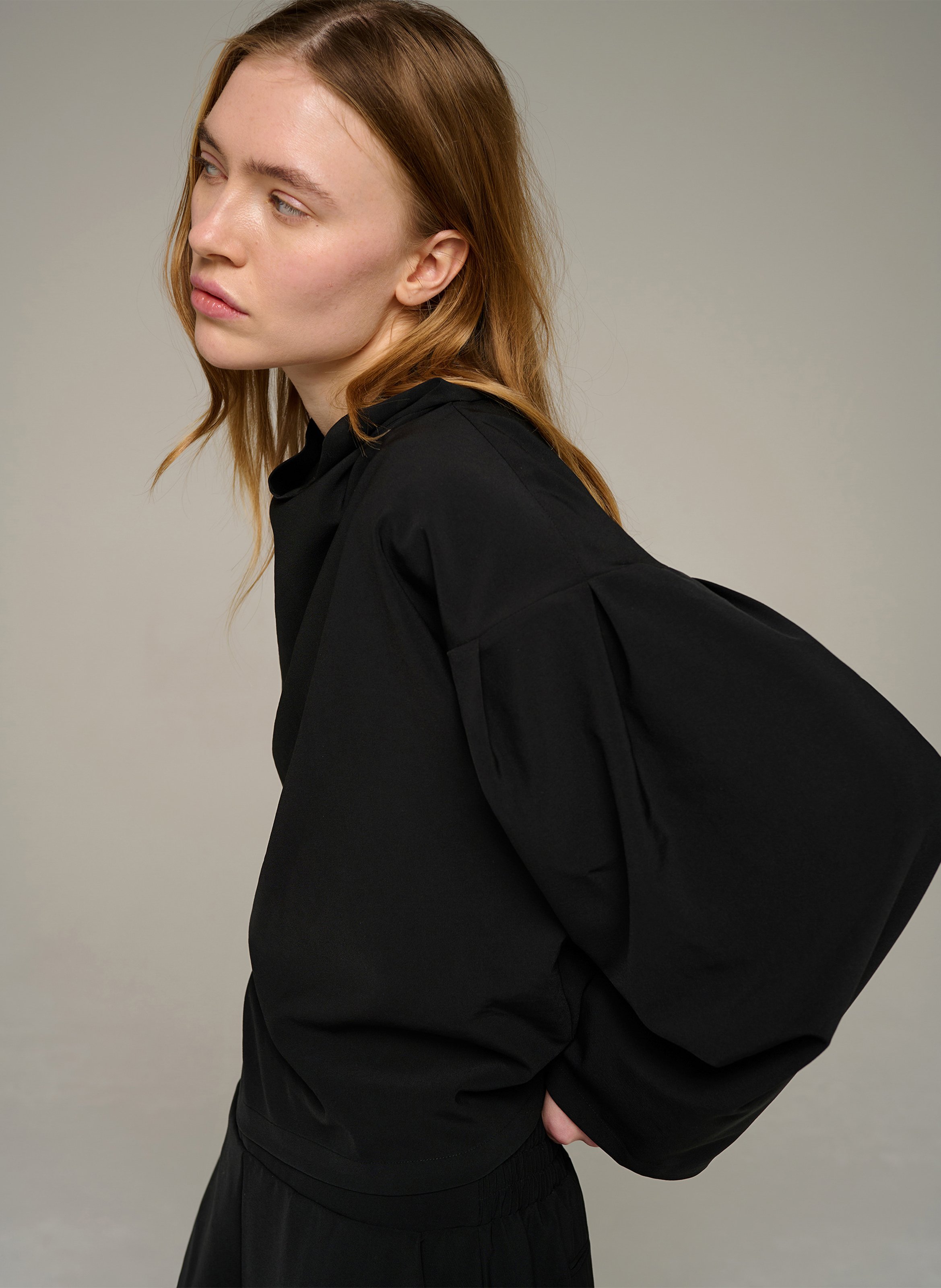 Weite Bluse mit langen Ärmeln COTELAC Schwarz