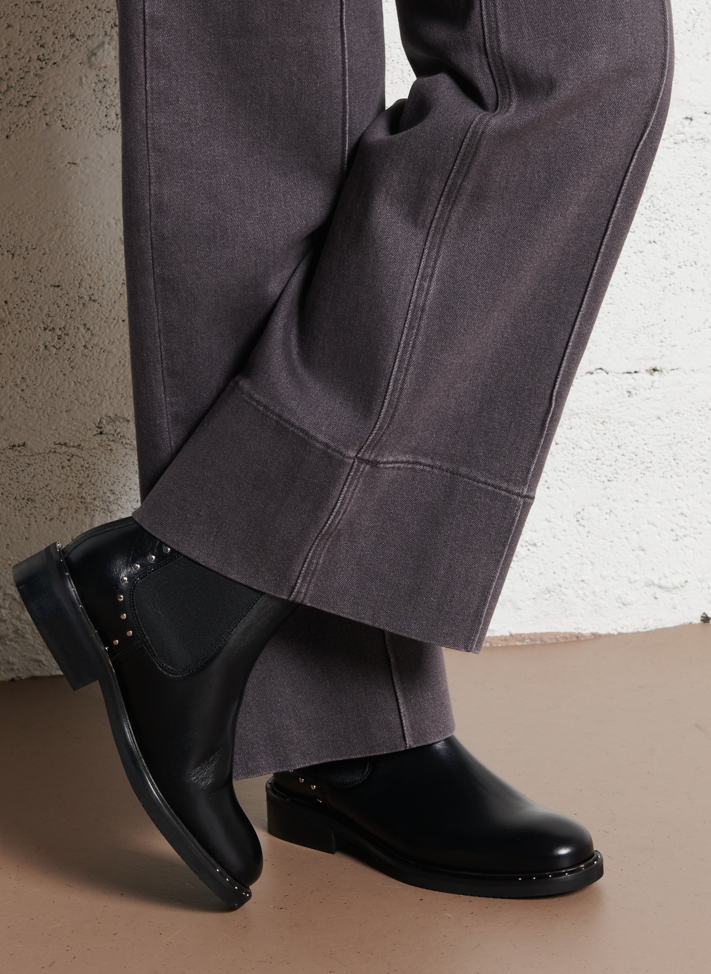 Effen leren enkellaarzen met textuur MAISON TOUFET Zwart