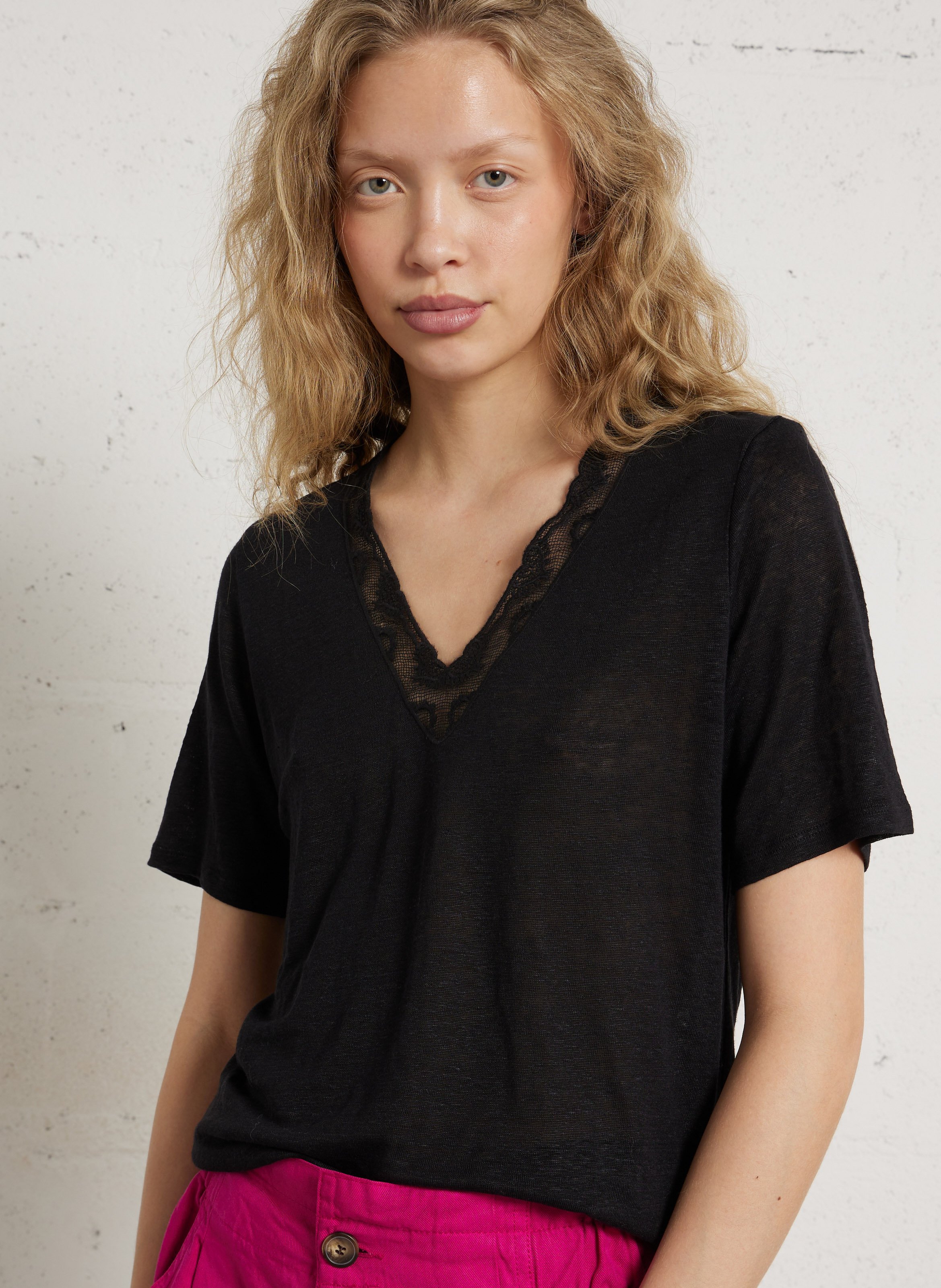 T-Shirt mit V-Ausschnitt und Spitze aus Leinen DES PETITS HAUTS Schwarz