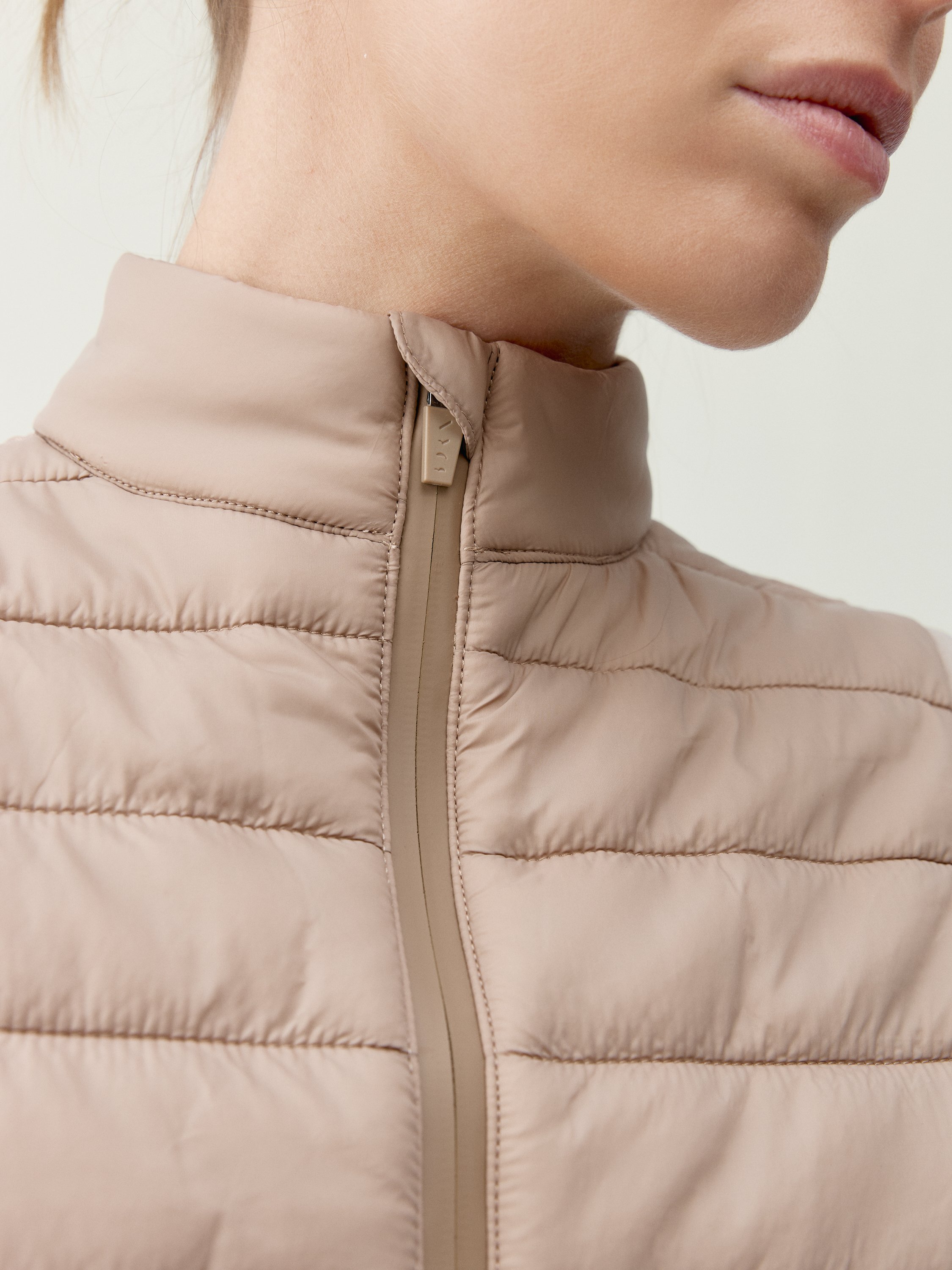 Women's sporty sleeveless puffer vest with soft touch and pockets BORN Beige