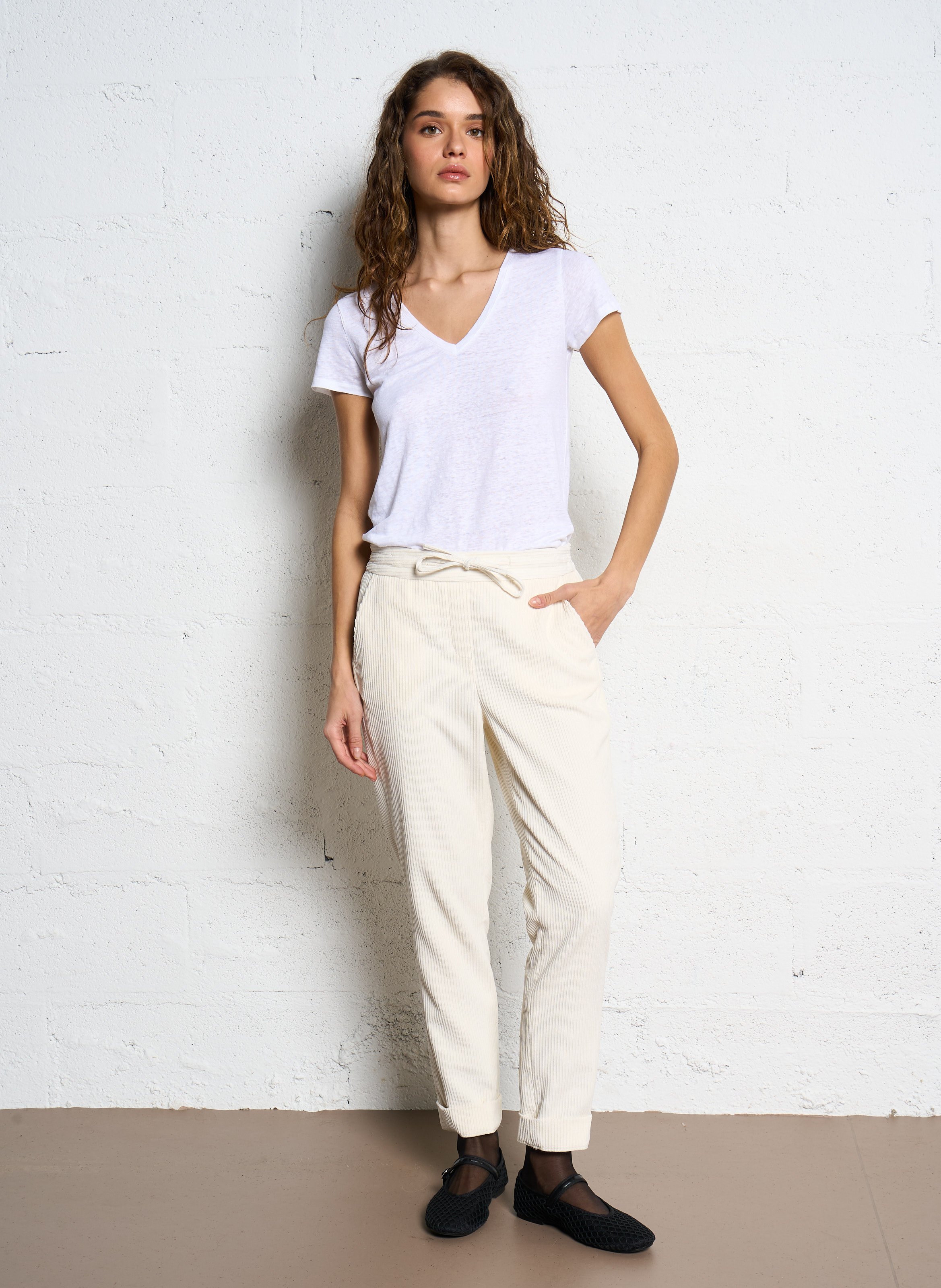 Form-fitting stretch linen V-neck T-shirt MAJESTIC FILATURES White