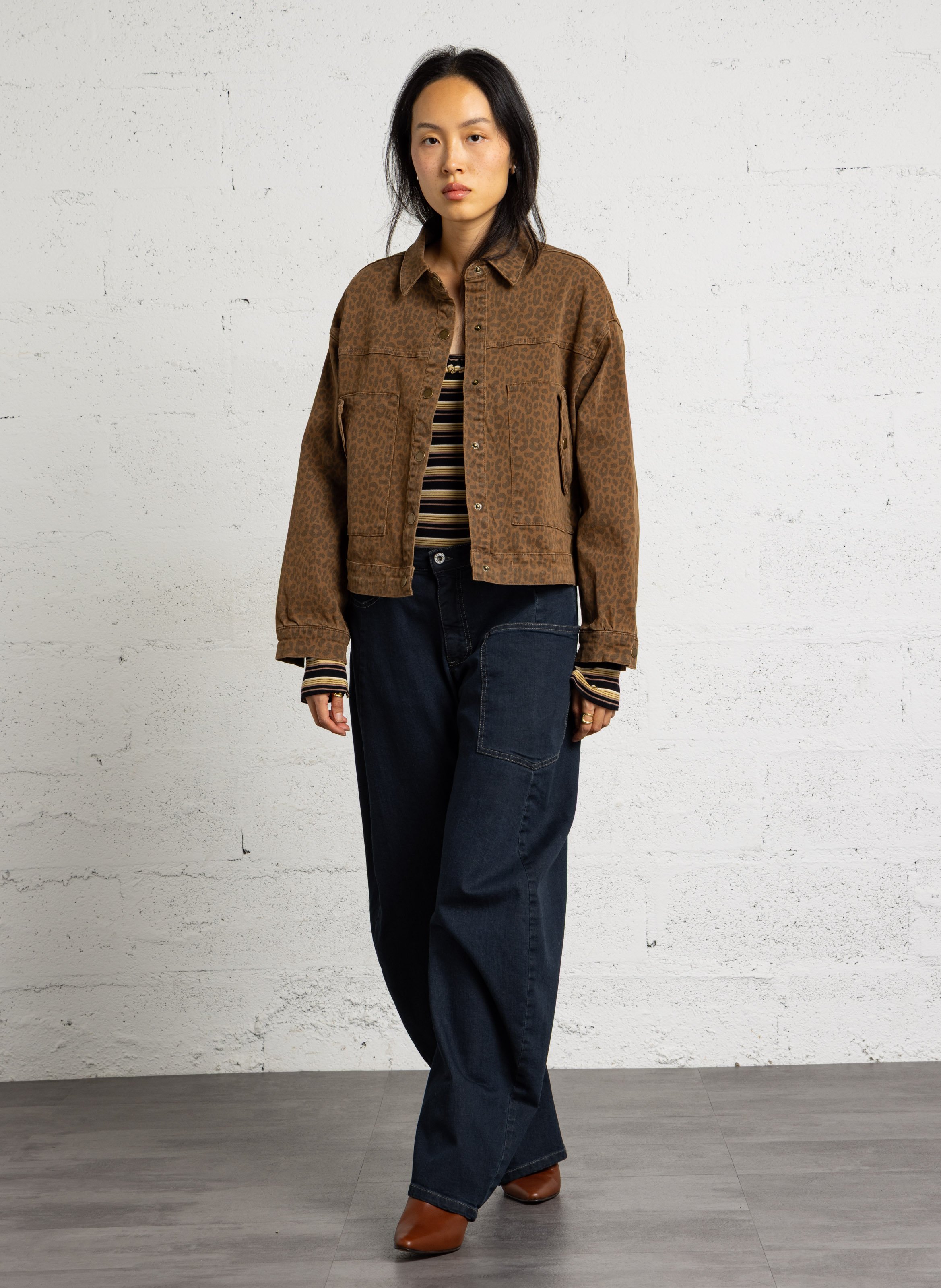 Gerade geschnittene Boxy-Jacke mit Leopardenprint LA PETITE ETOILE Braun