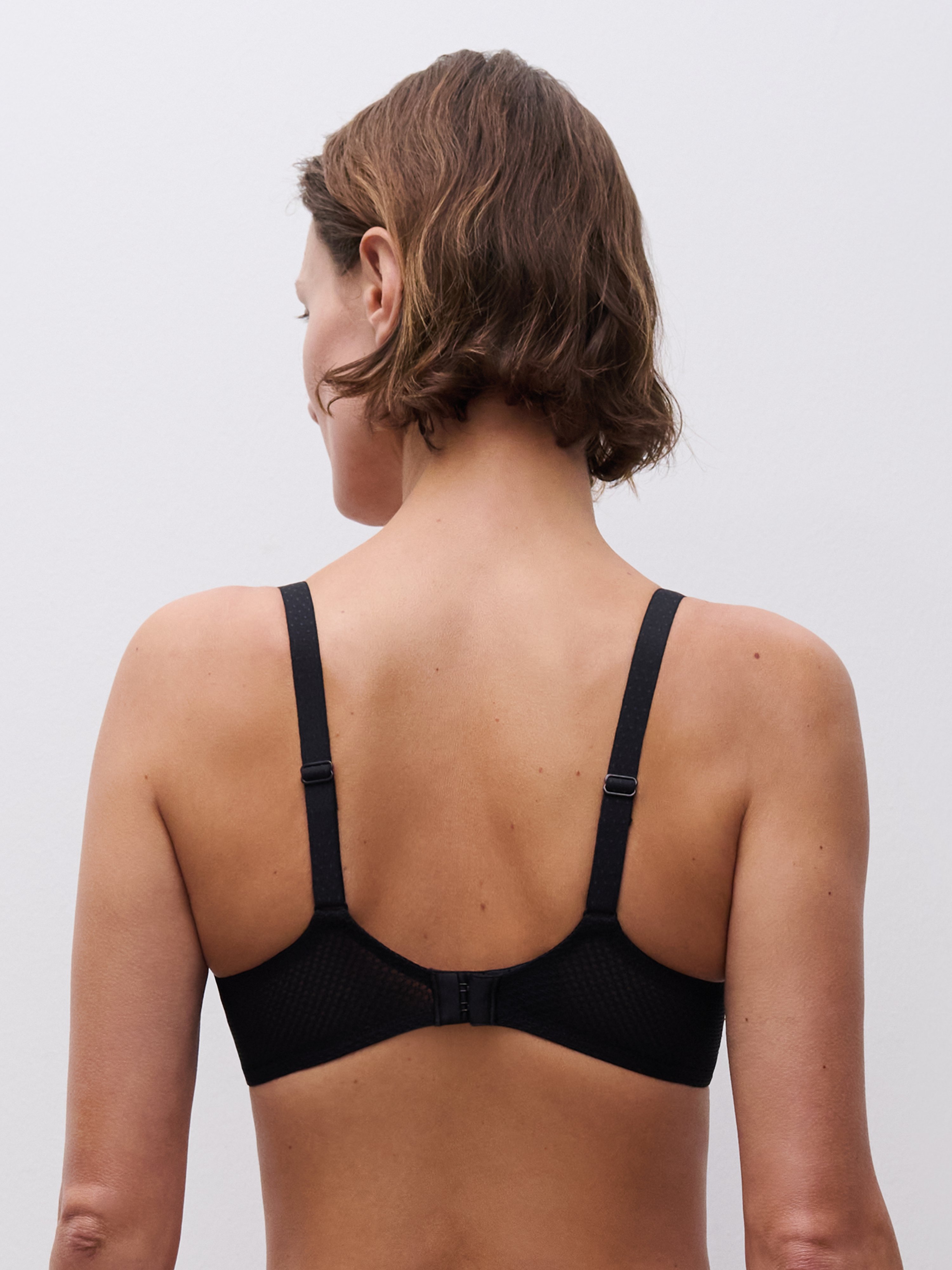 Memory foam balcony bra with floral embroidery CHANTELLE Black