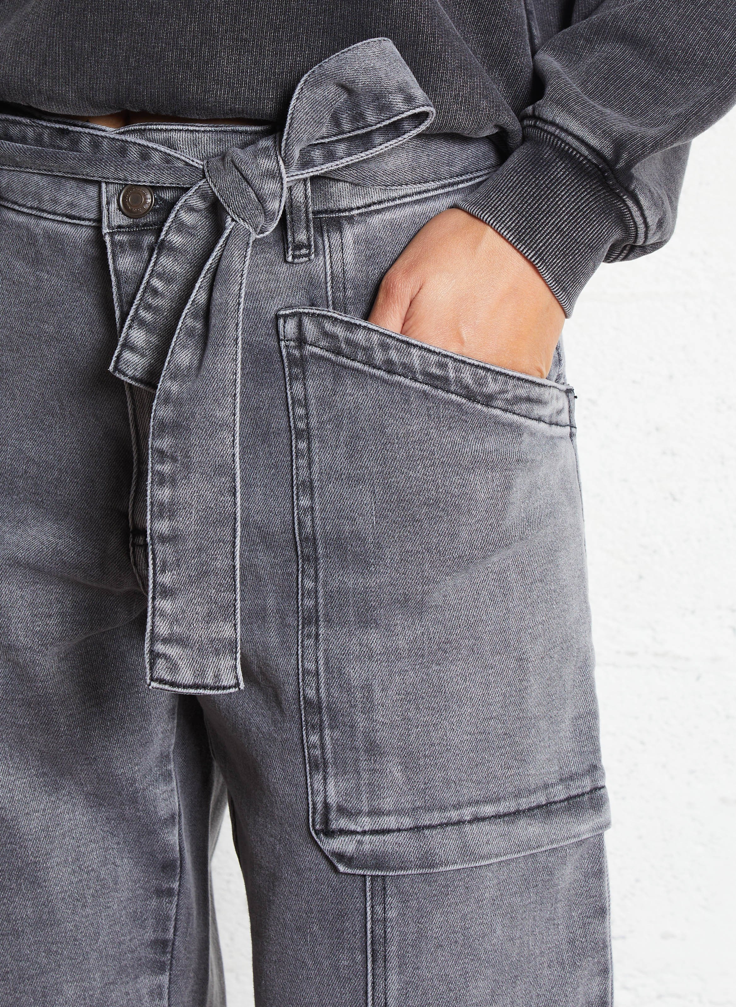 - Straight-leg jeans
- 5 pockets
- Straight cut
- Faded effect IKKS Grey