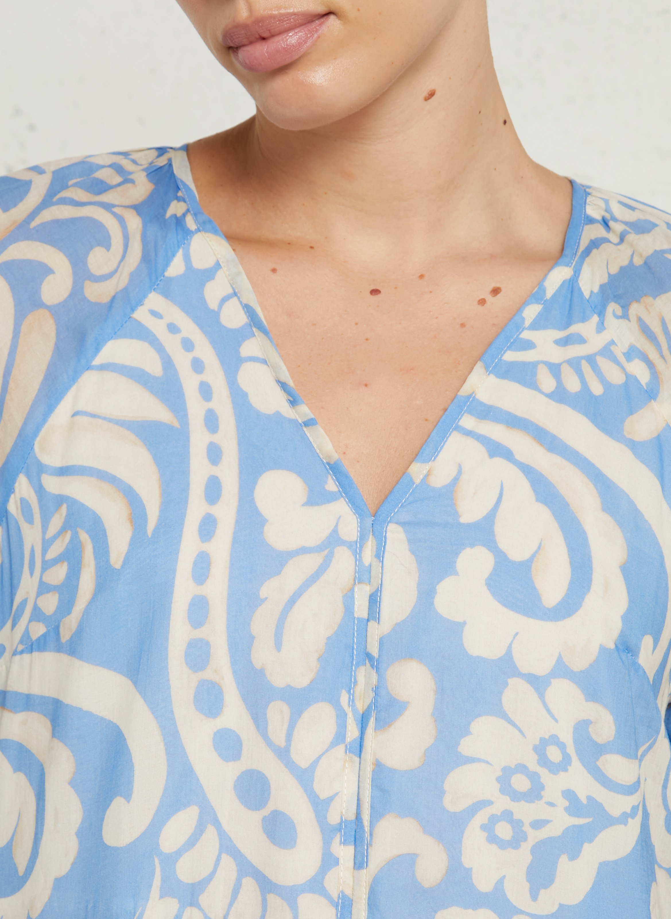 Lange, katoenen jurk met V-hals SUD EXPRESS Blauw