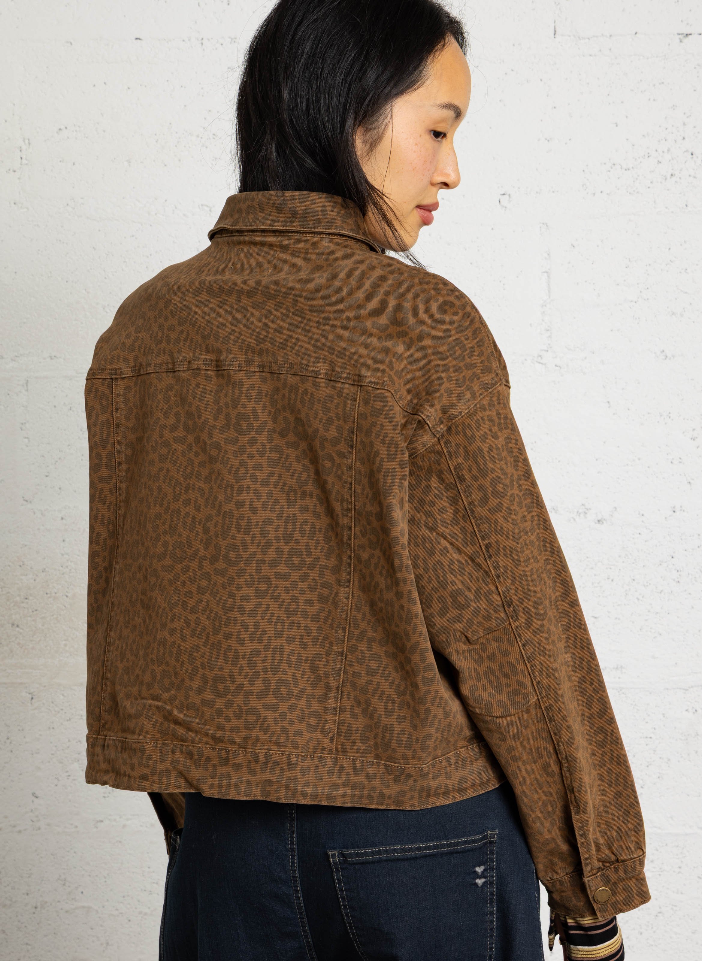 Gerade geschnittene Boxy-Jacke mit Leopardenprint LA PETITE ETOILE Braun