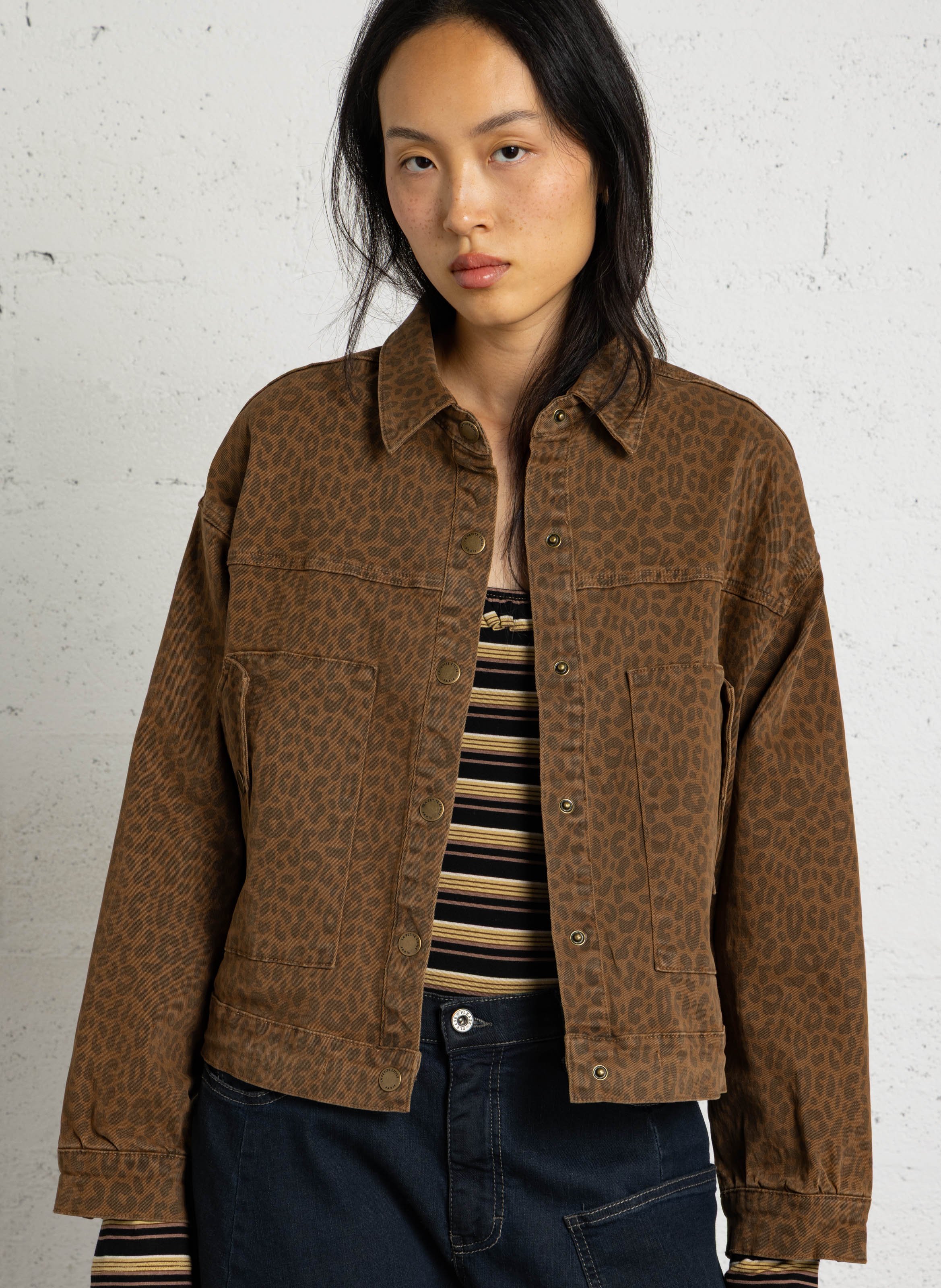 Gerade geschnittene Boxy-Jacke mit Leopardenprint LA PETITE ETOILE Braun