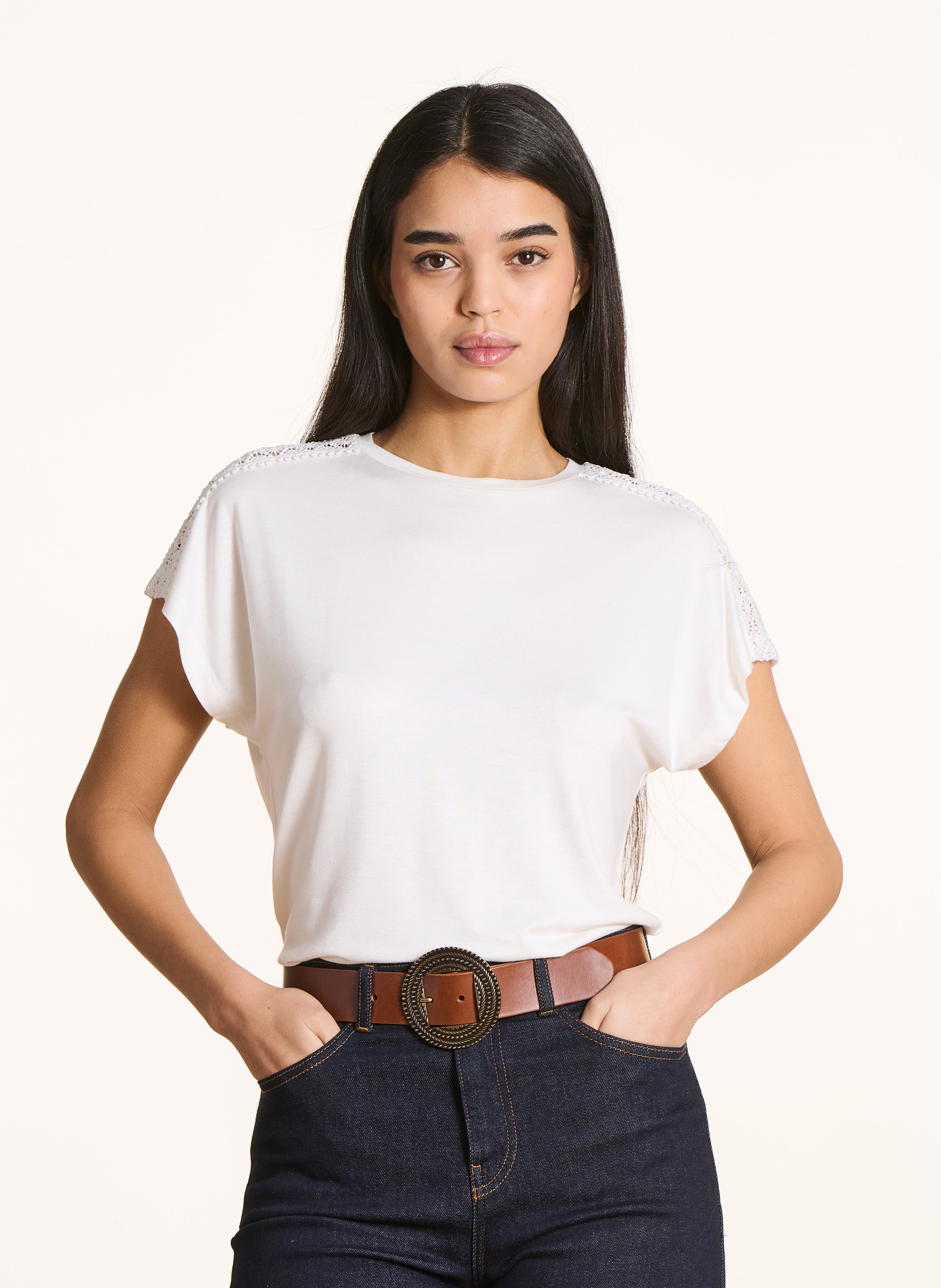 Tee-shirt droit col rond détail dentelle LA FEE MARABOUTEE Blanc