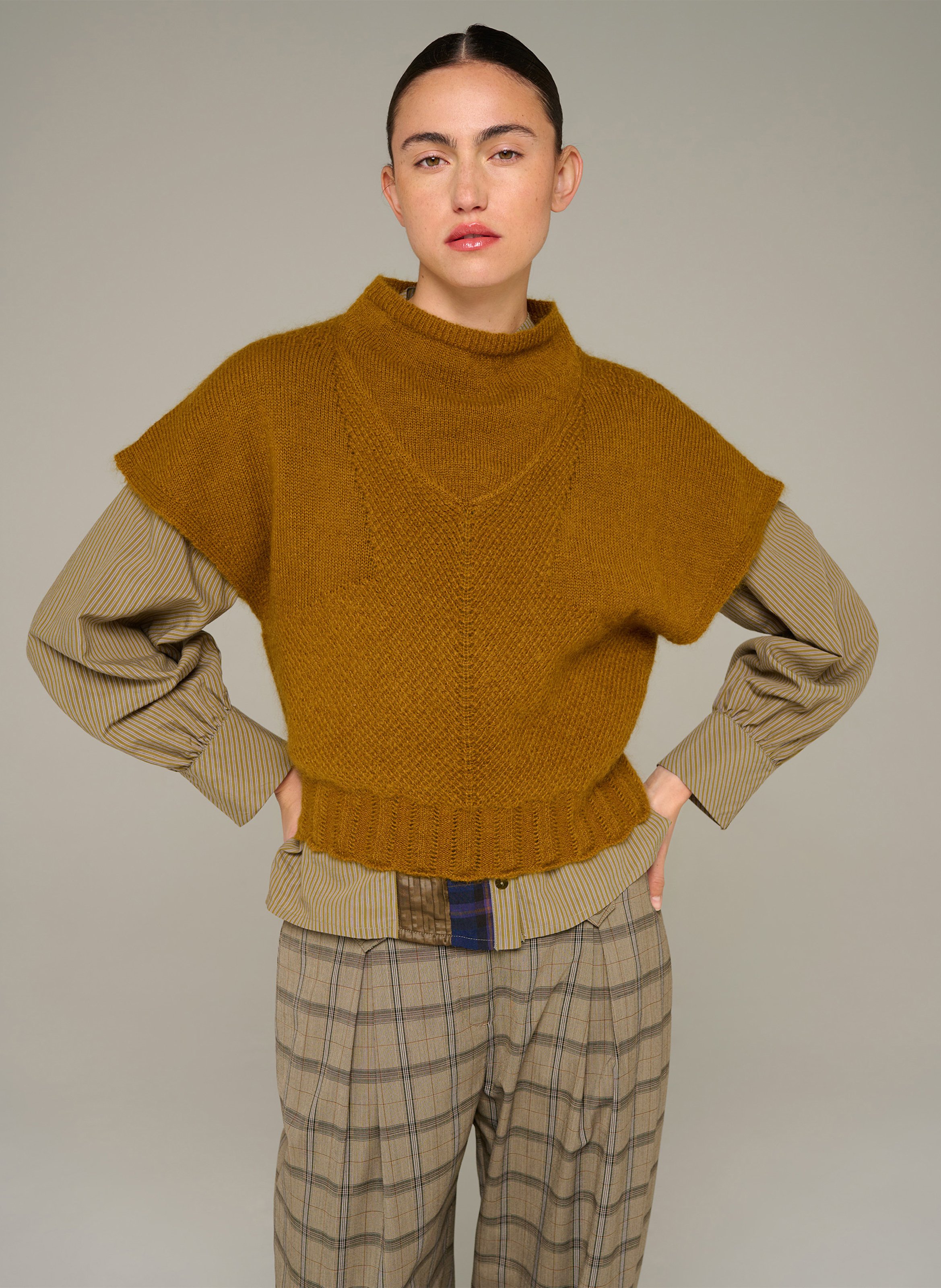Taillierter Kurzarm-Pullover aus Wollmischung COTELAC