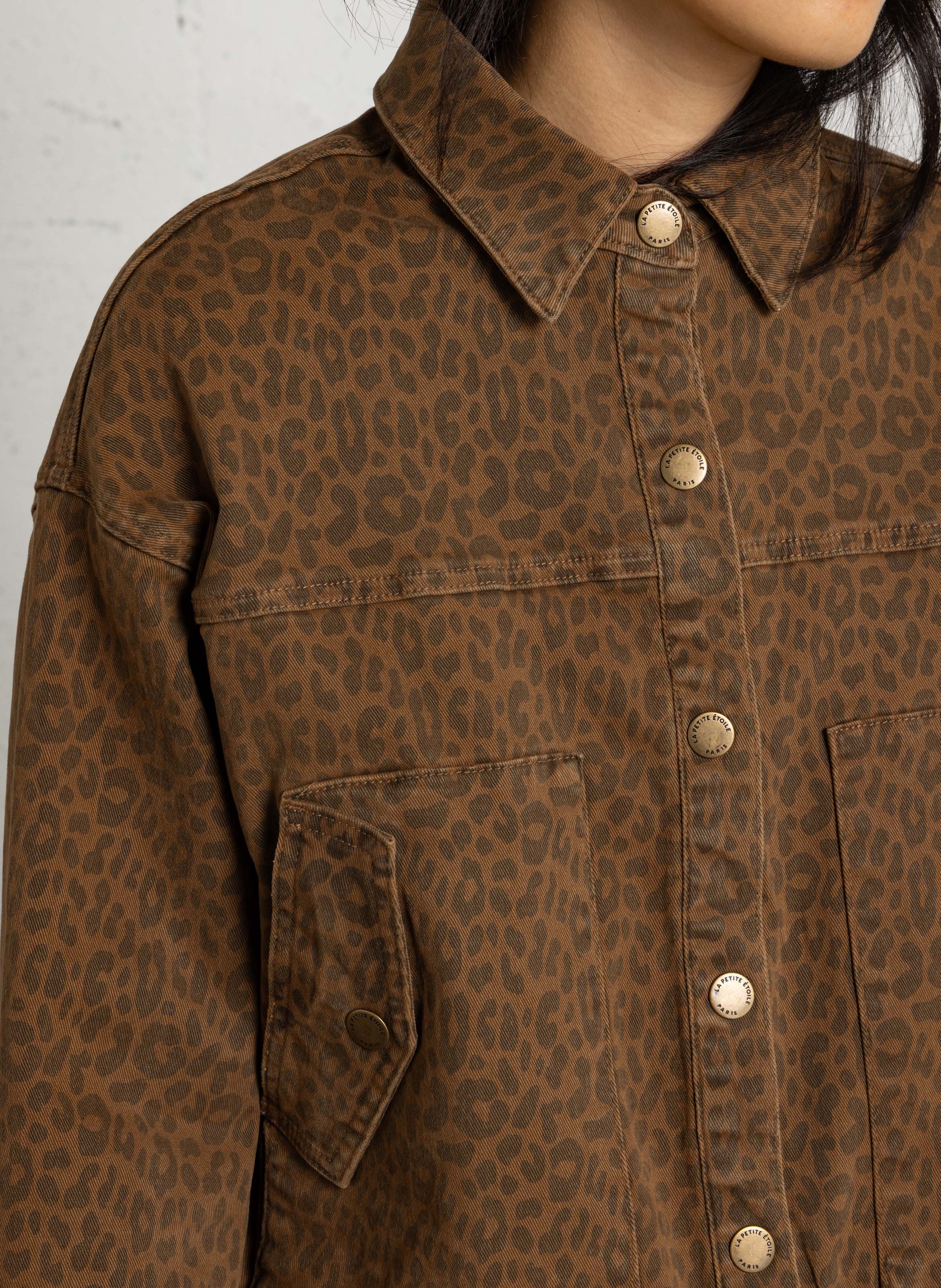 Gerade geschnittene Boxy-Jacke mit Leopardenprint LA PETITE ETOILE Braun