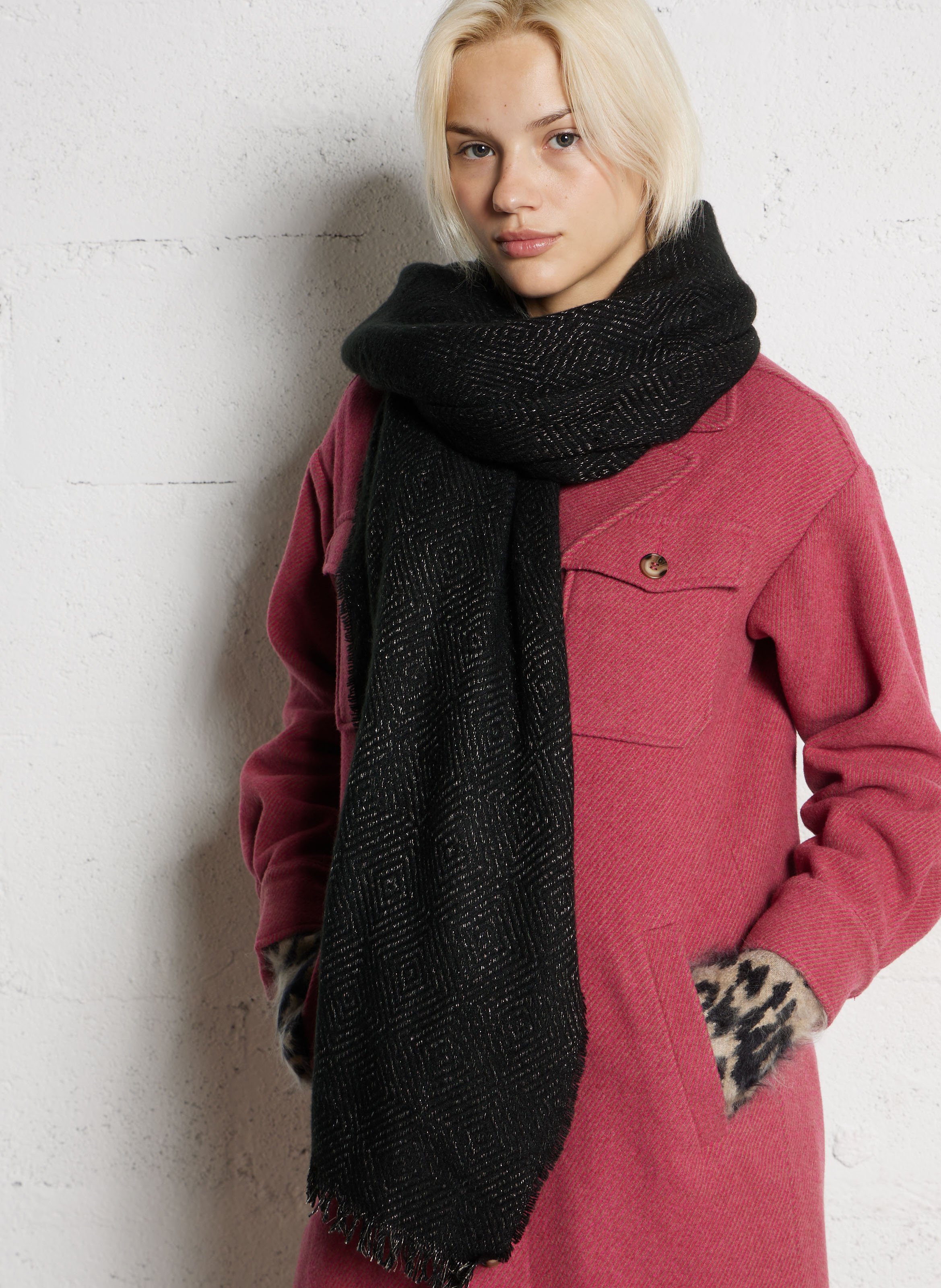 Echarpe à bords frangés I CODE Noir