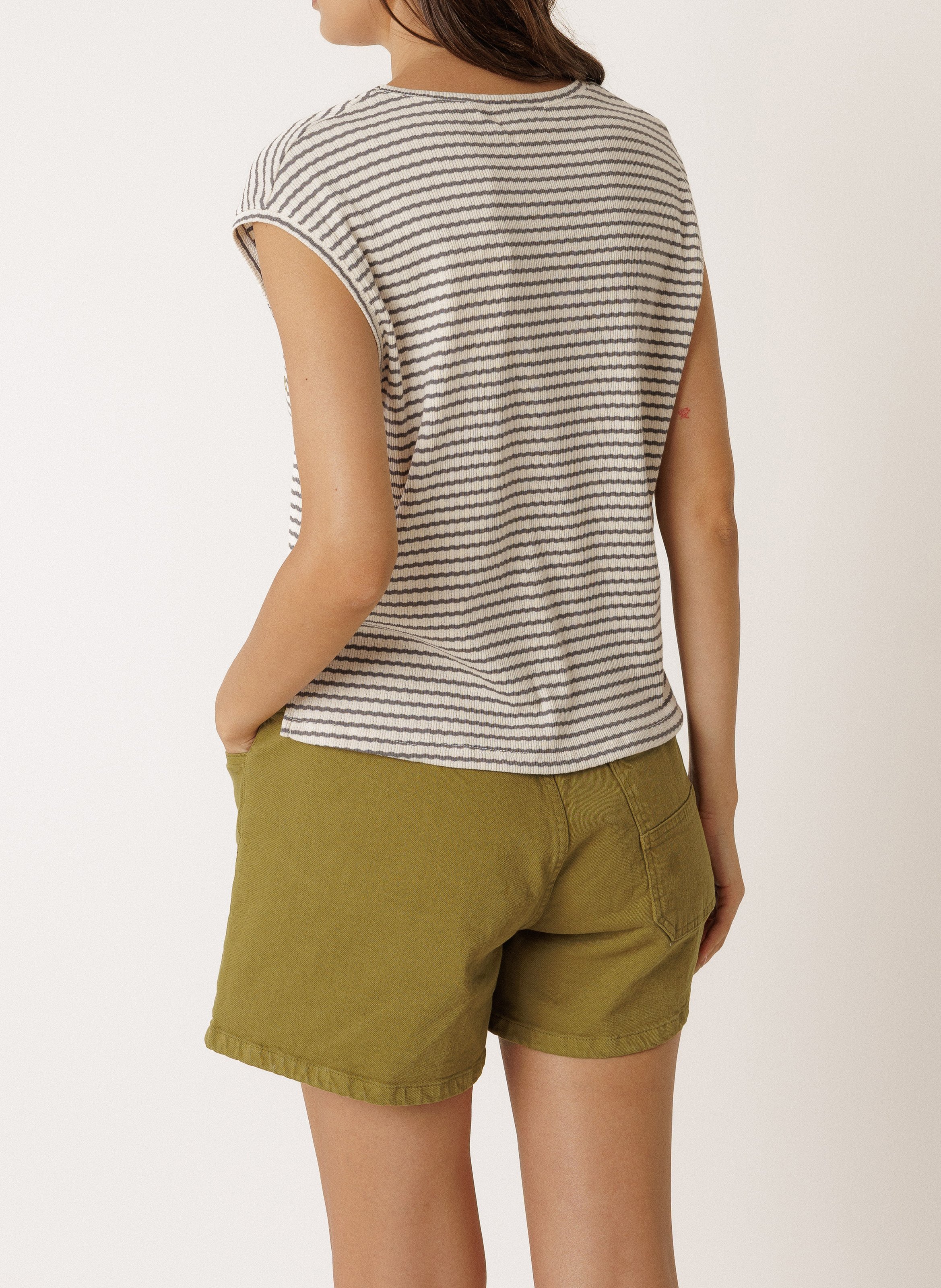 Boxy mouwloos gestreept T-shirt van biologisch katoen INDI & COLD Grijs