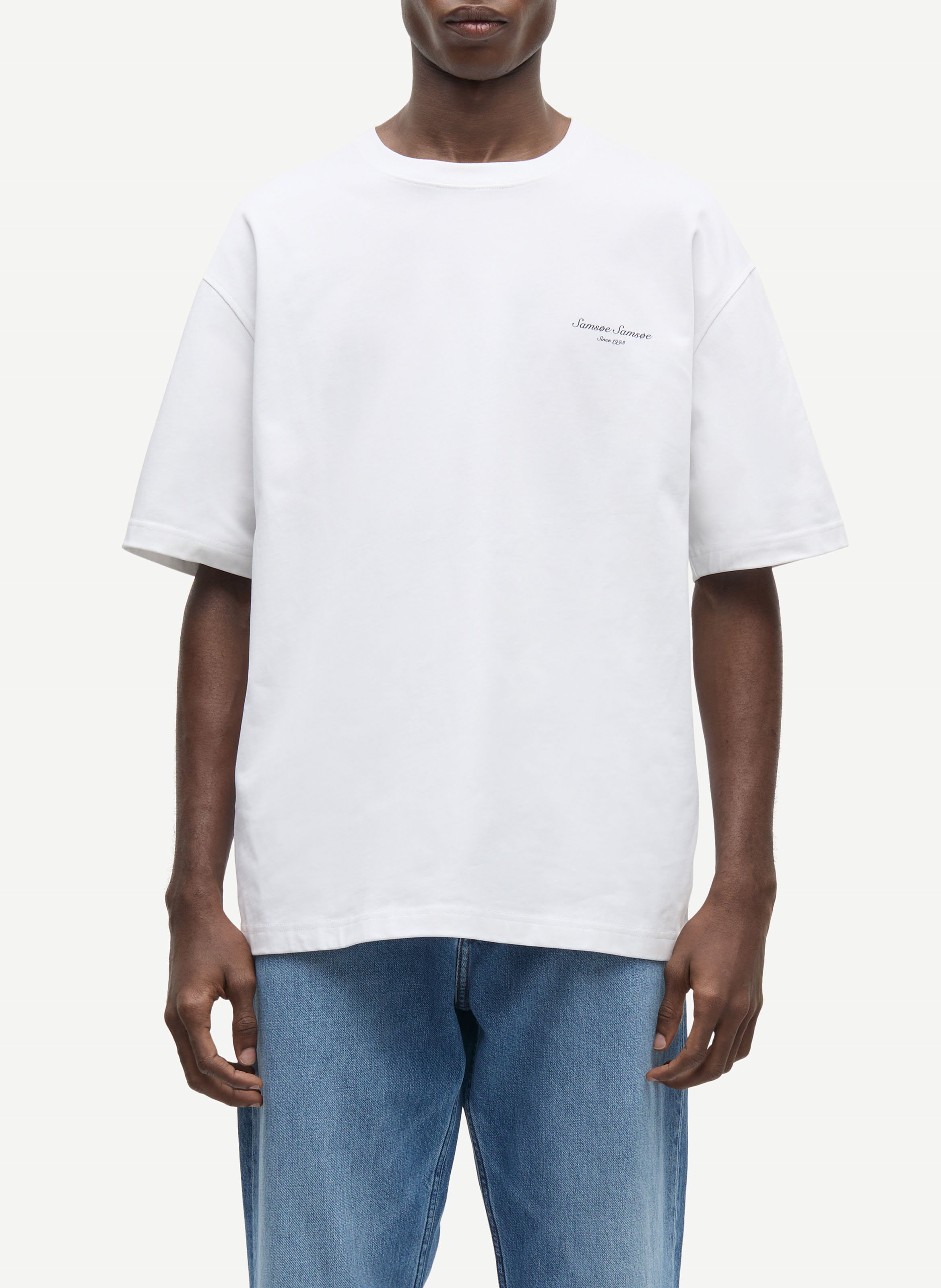 Gerader Rundhalsausschnitt T-Shirt mit Bio-Baumwollprint. SAMSOE SAMSOE