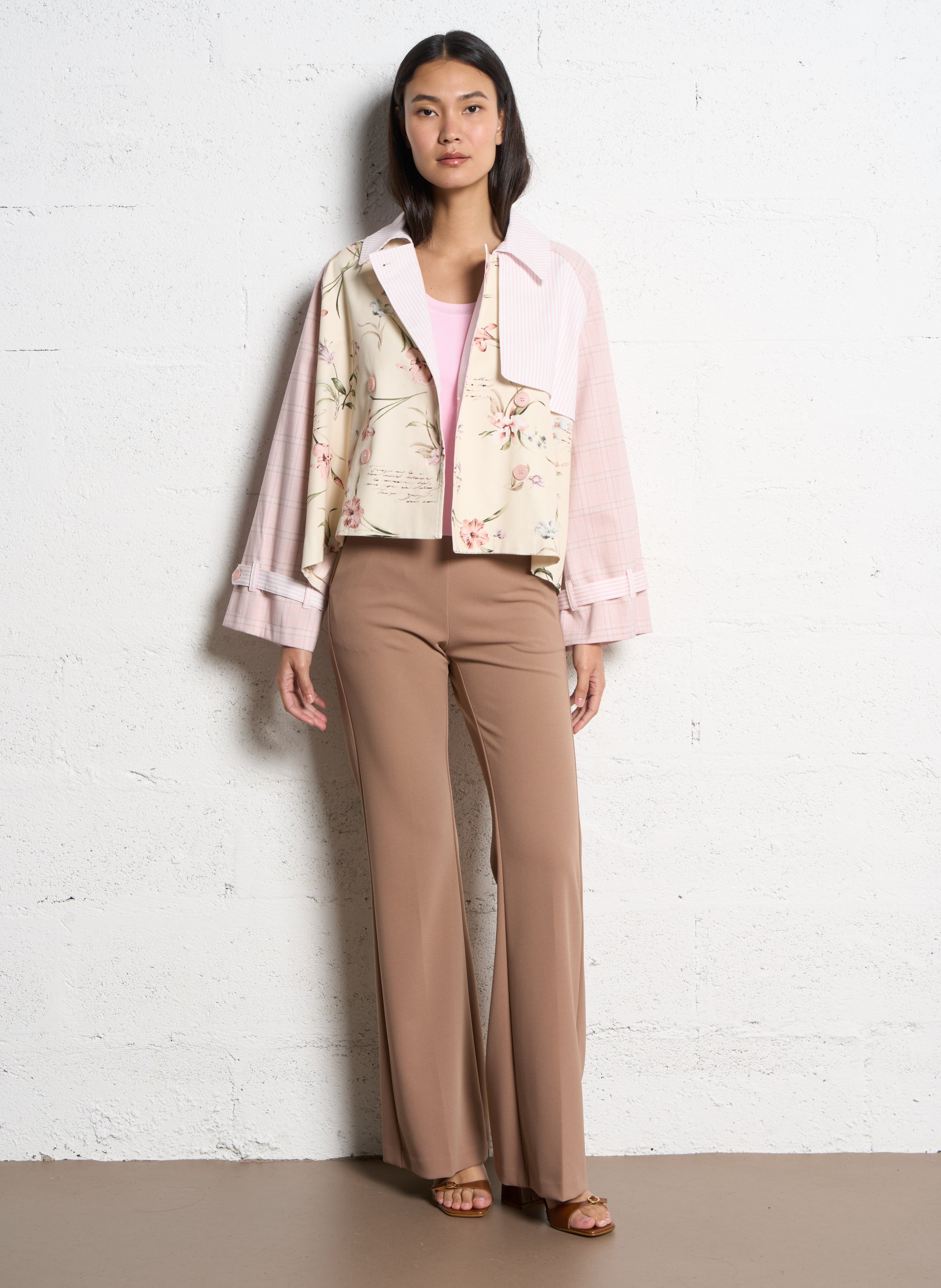 Short classic trench coat with floral print IMPERIAL Pink