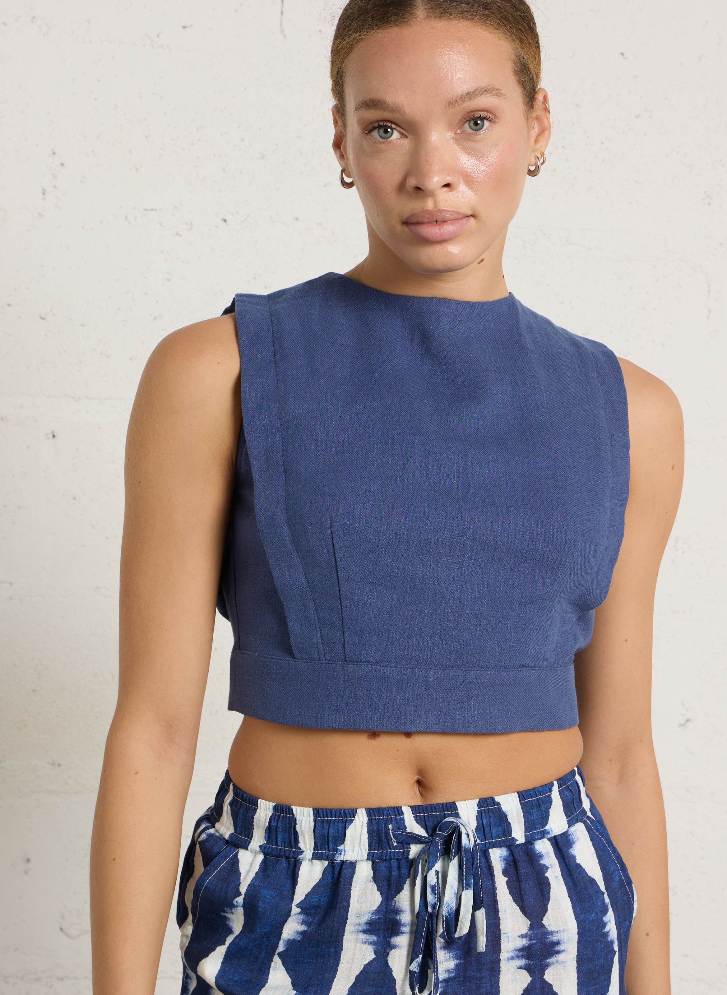 Straight top with round neckline in linen and cotton blend THE KORNER