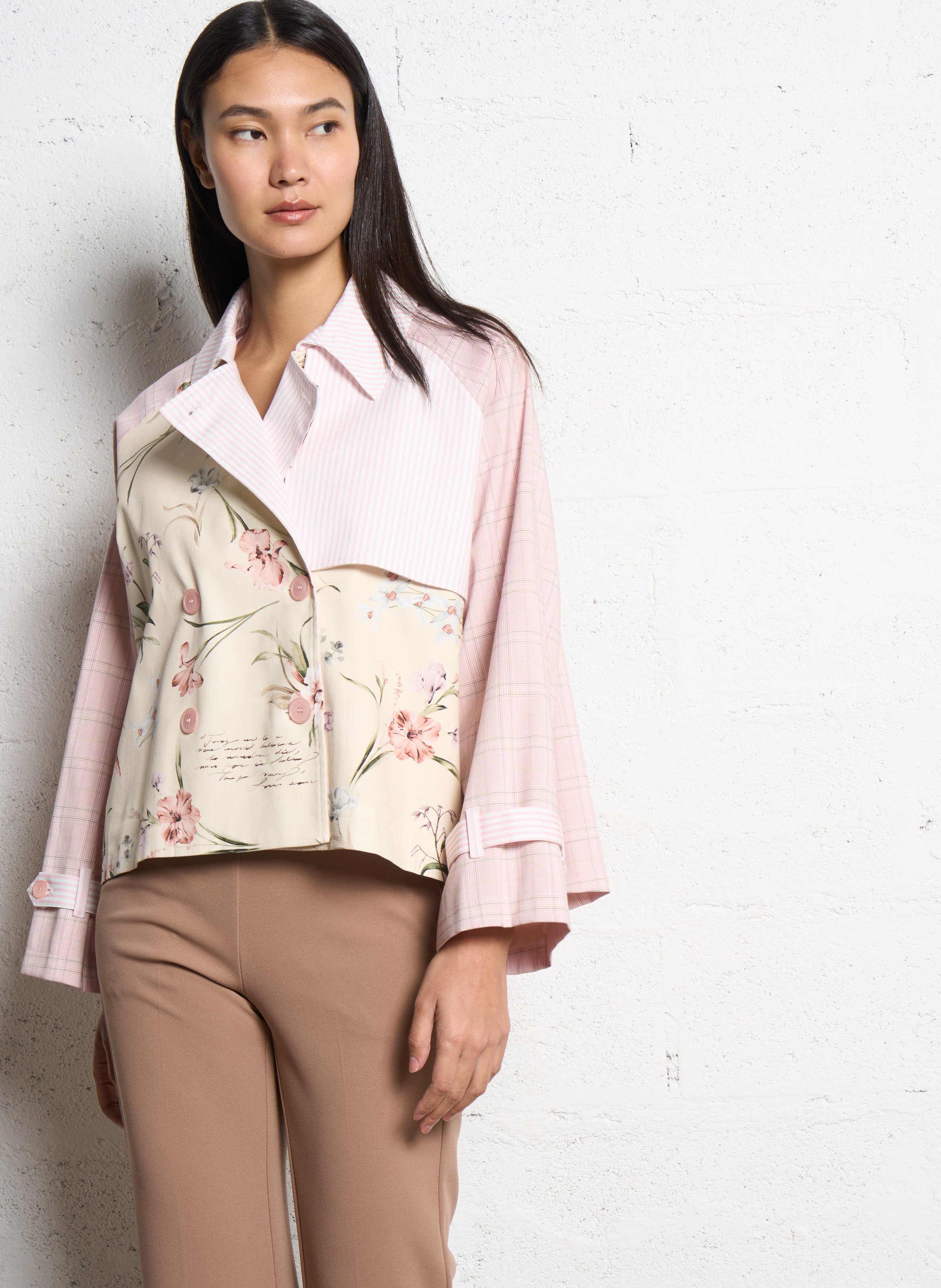 Short classic trench coat with floral print IMPERIAL Pink