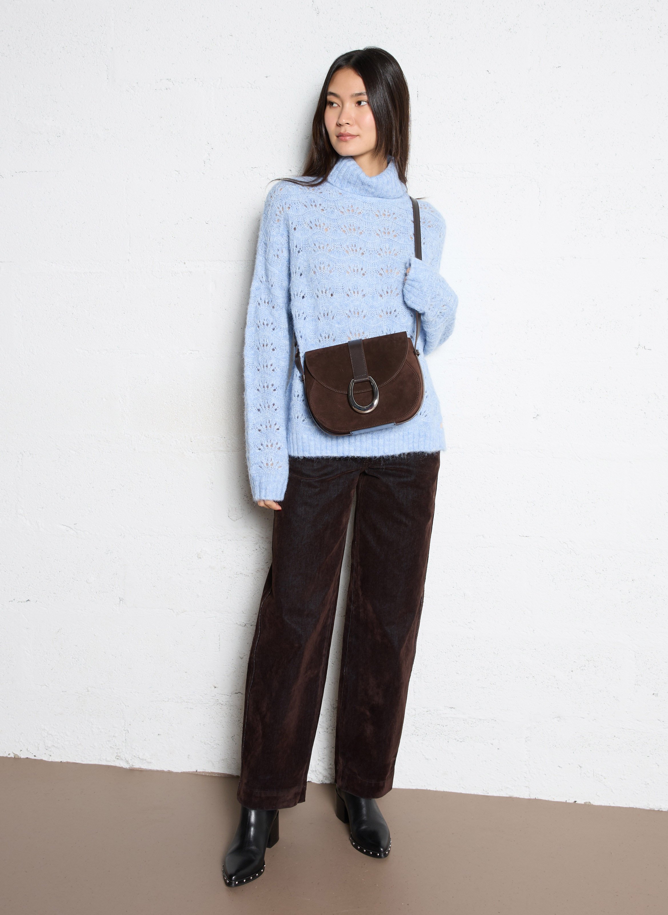 Sac bandoulière à rabat en daim STAUD Marron