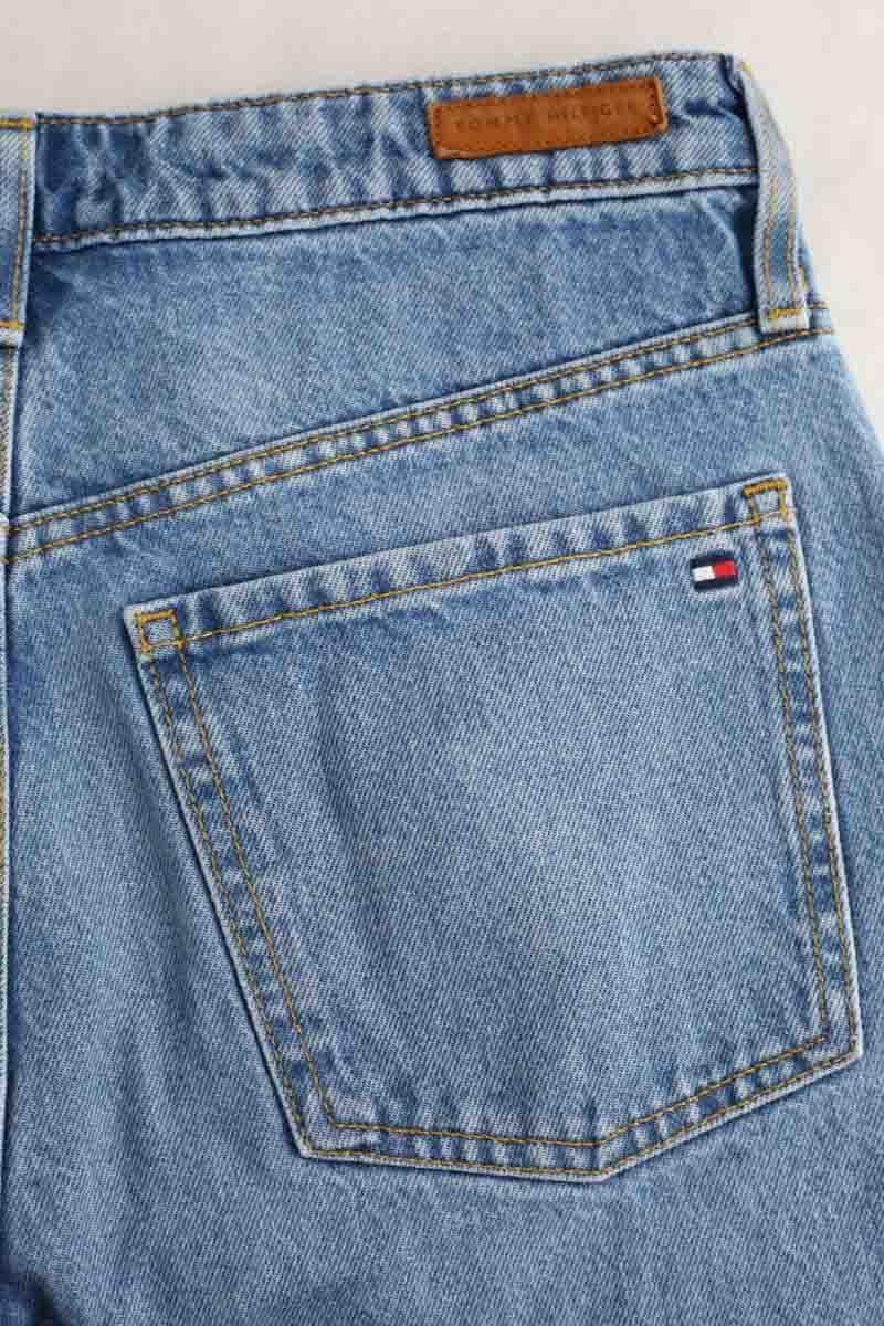 - Straight-leg jeans
- 5 pockets
- Straight cut
- Faded effect TOMMY HILFIGER - SECONDE MAIN Blue