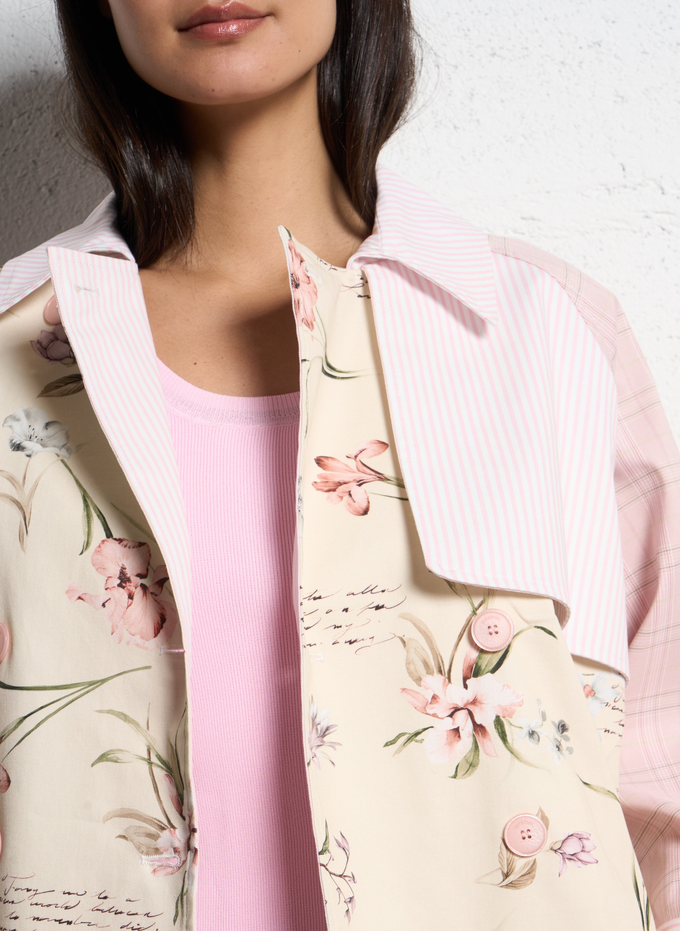 Short classic trench coat with floral print IMPERIAL Pink