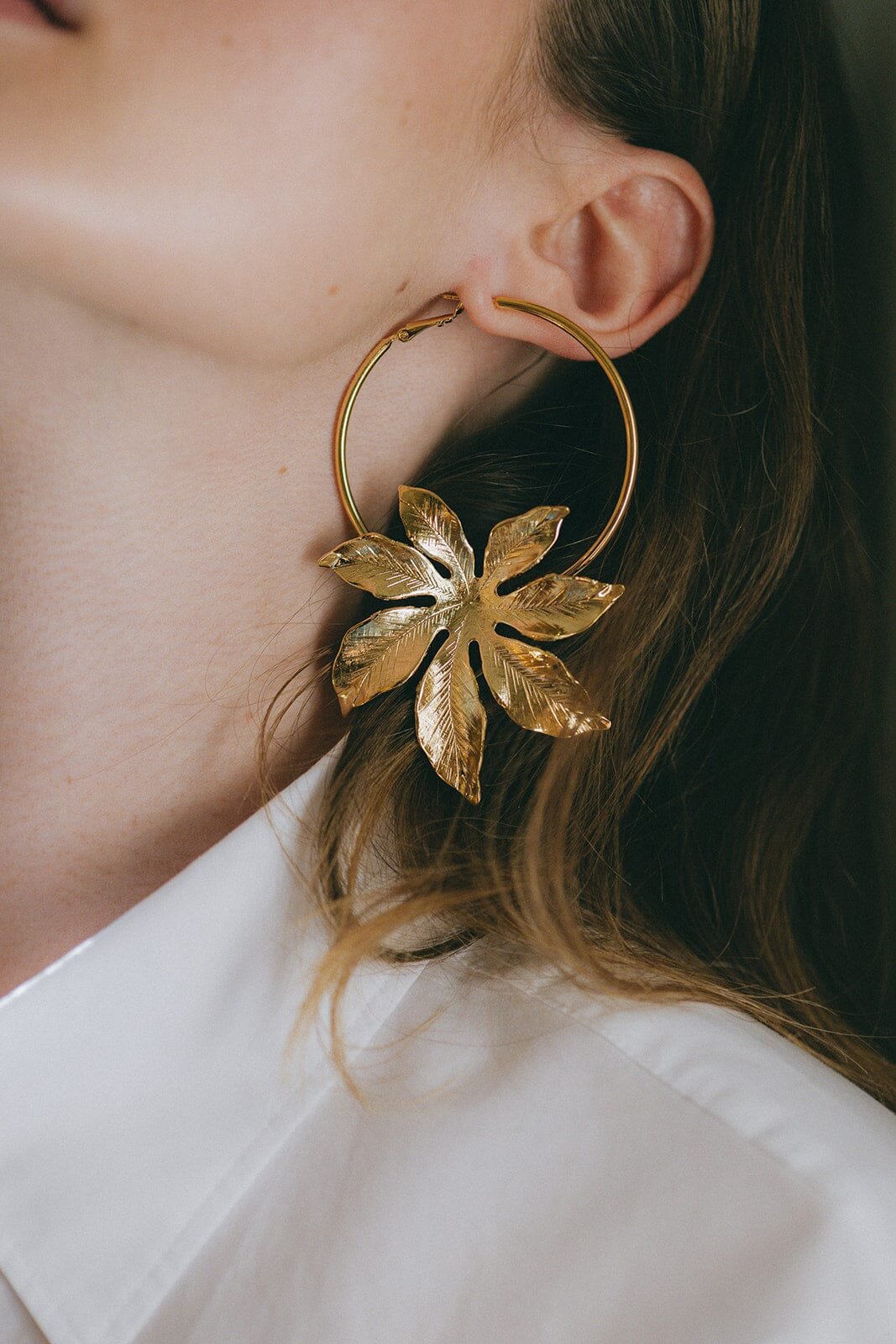 HÉLIOS - Fine gold-plated flower hoop earrings MONSIEUR SIMONE Golden