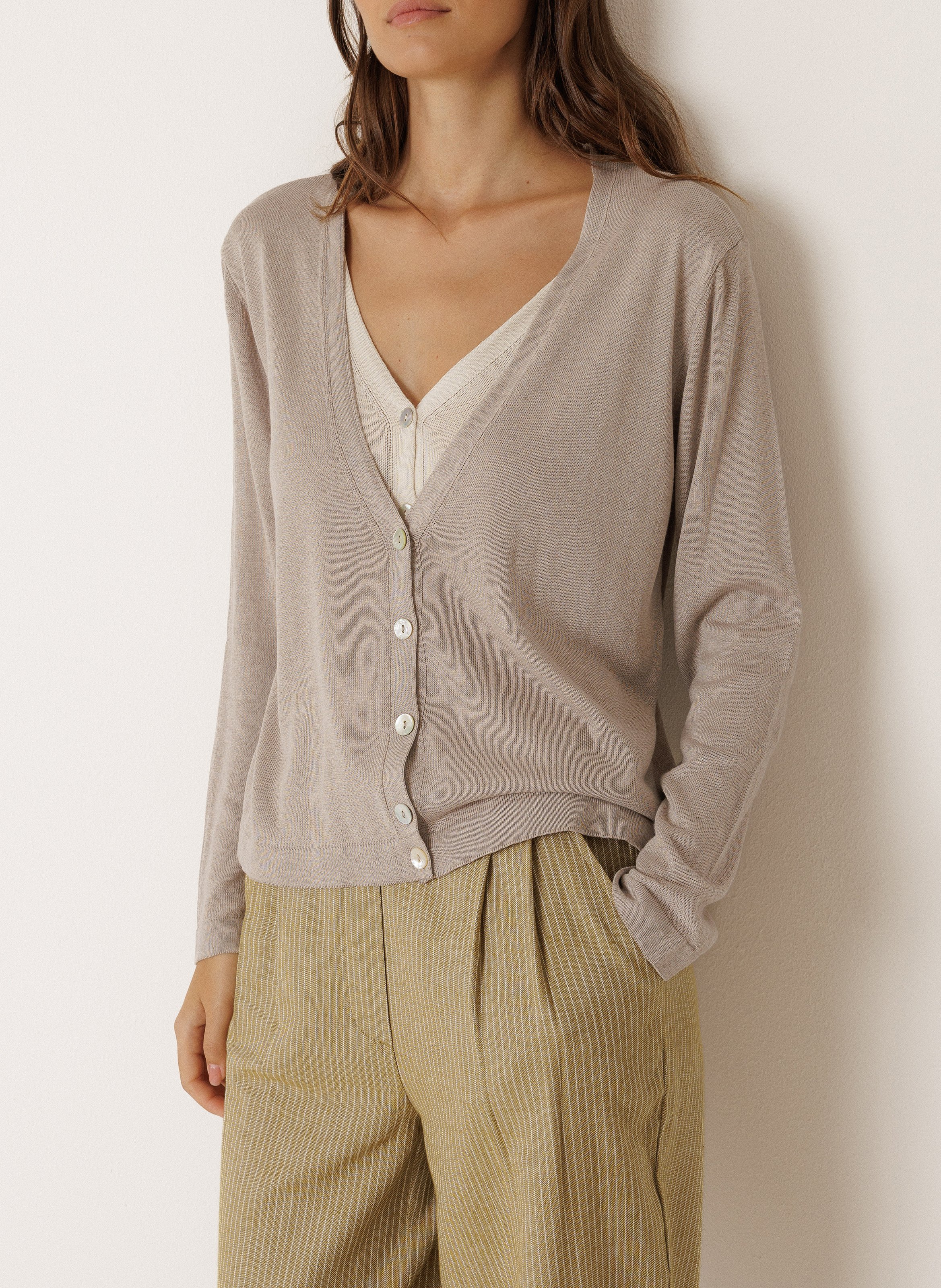Cardigan mit V-Ausschnitt INDI & COLD Beige